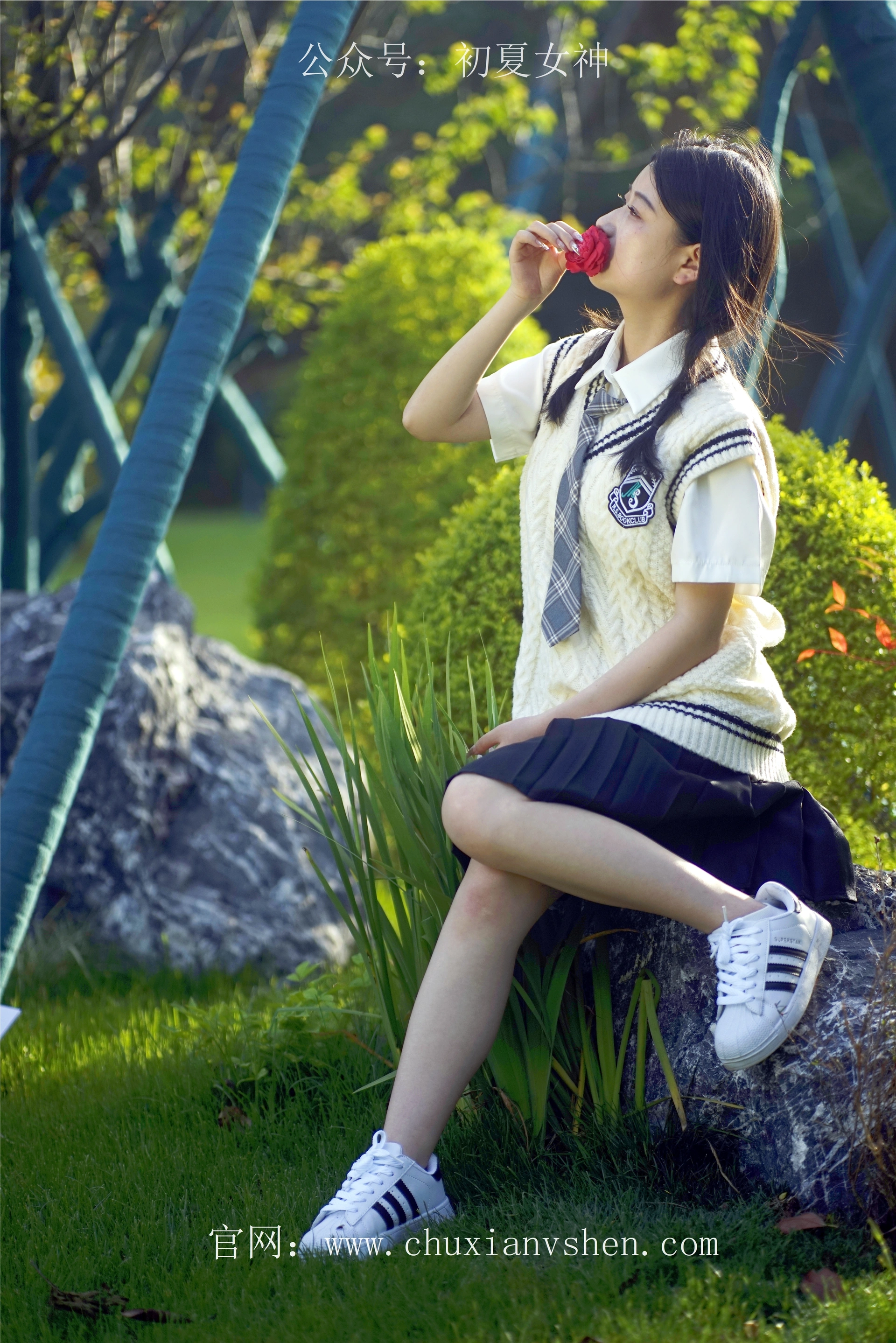 初夏女神 NO.061 念念 春秋JK套搭配三叶草贝壳头鞋[115P+1V／4.92GB]