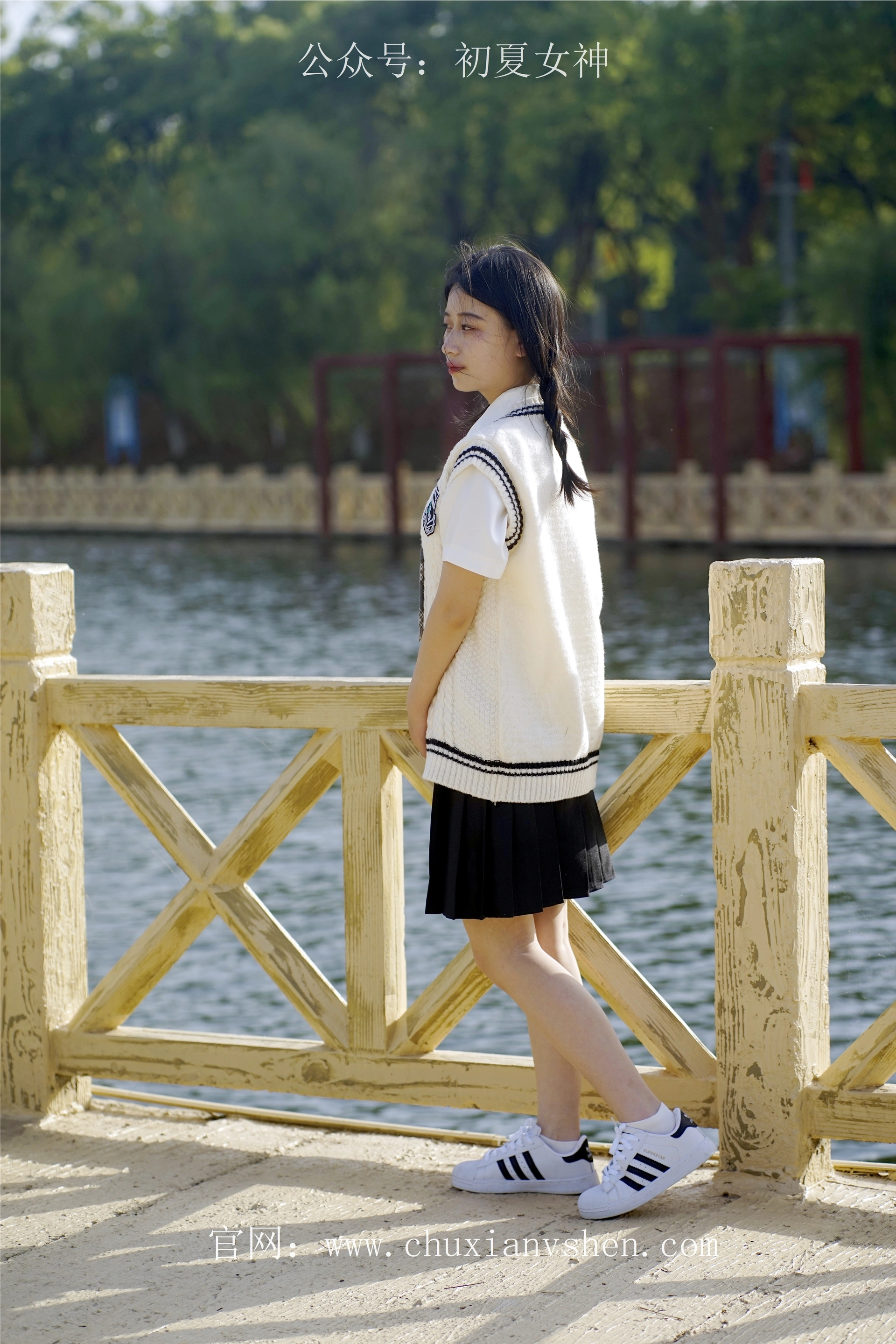 初夏女神 NO.061 念念 春秋JK套搭配三叶草贝壳头鞋[115P+1V／4.92GB]