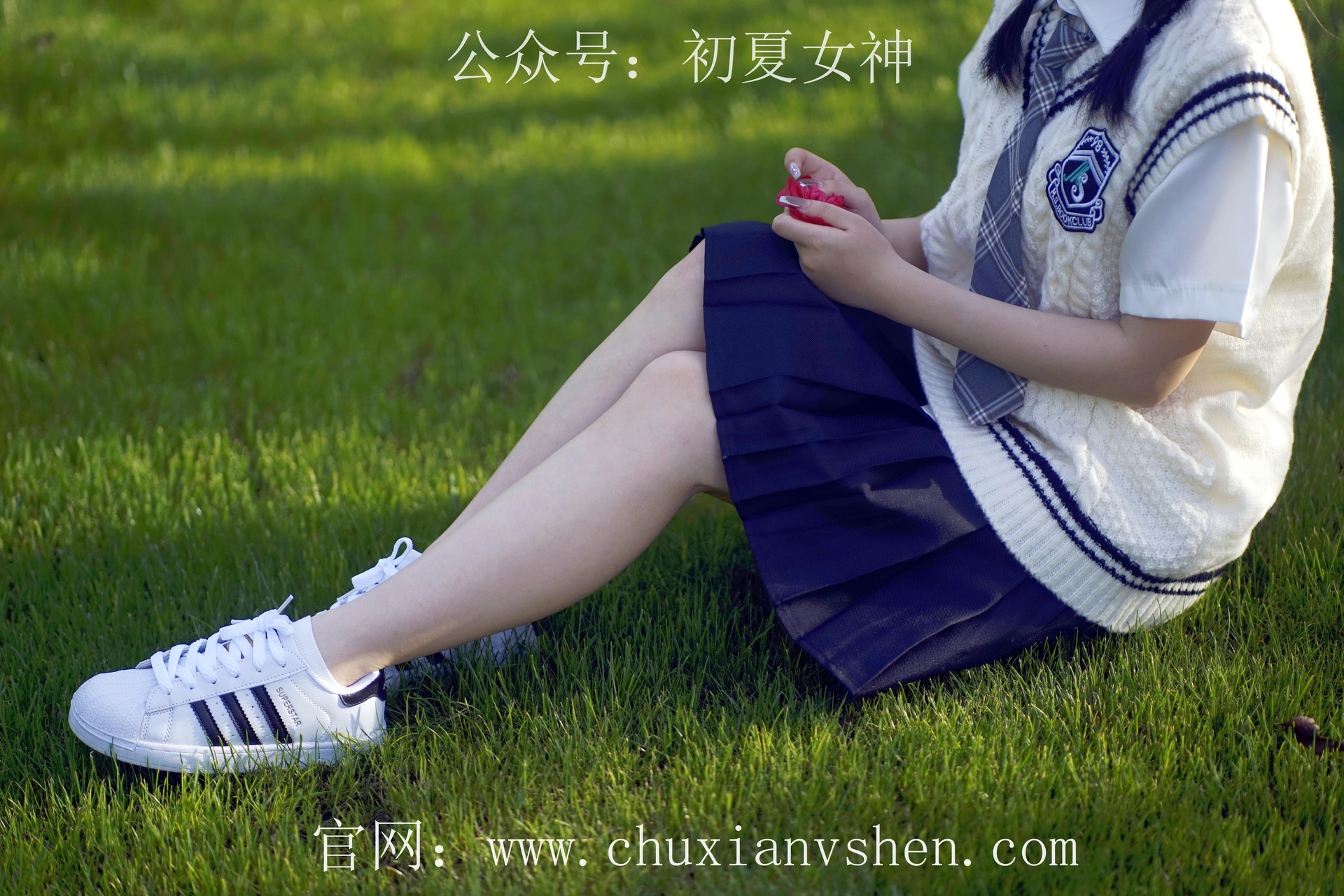 初夏女神 NO.061 念念 春秋JK套搭配三叶草贝壳头鞋[115P+1V／4.92GB]