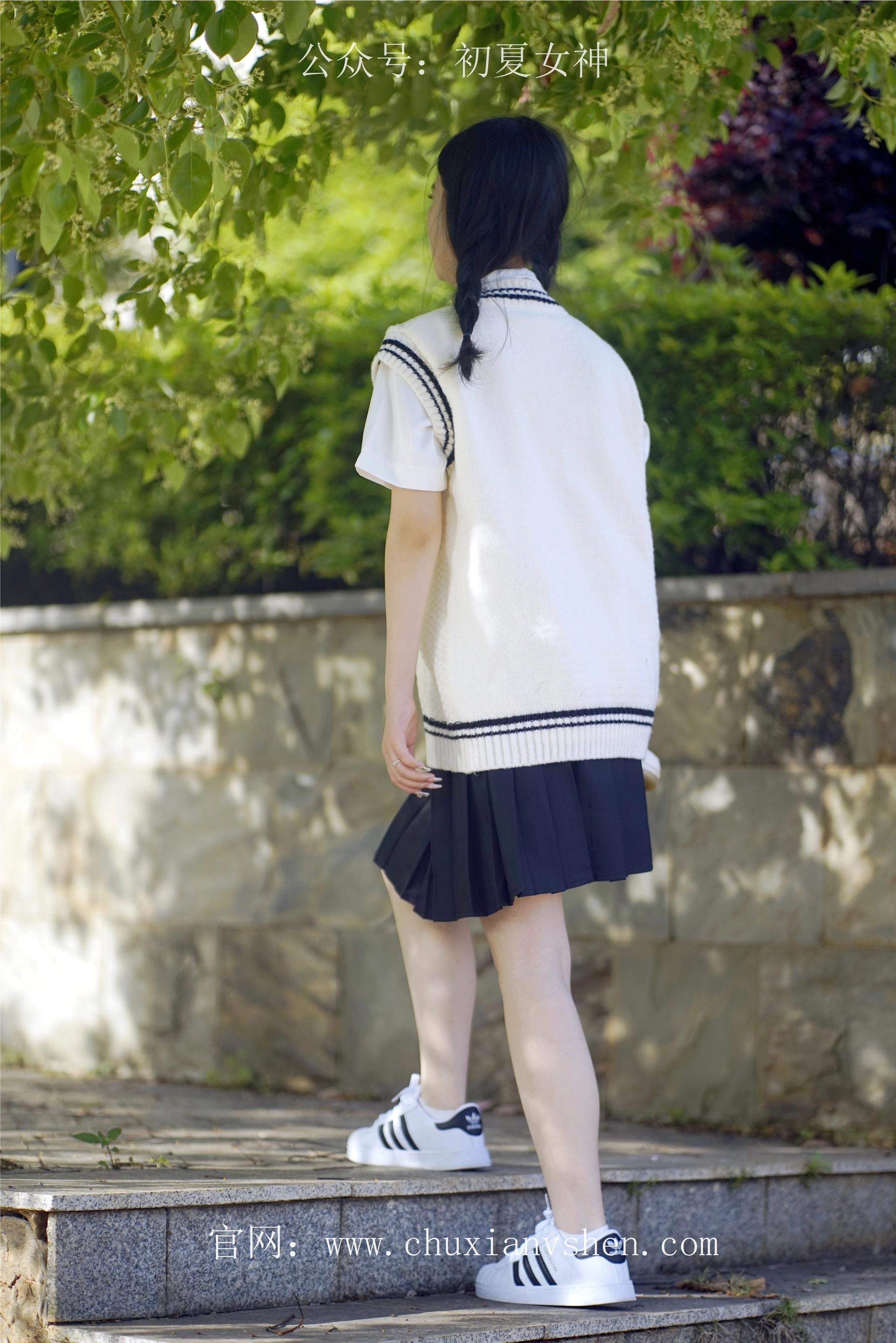 初夏女神 NO.061 念念 春秋JK套搭配三叶草贝壳头鞋[115P+1V／4.92GB]
