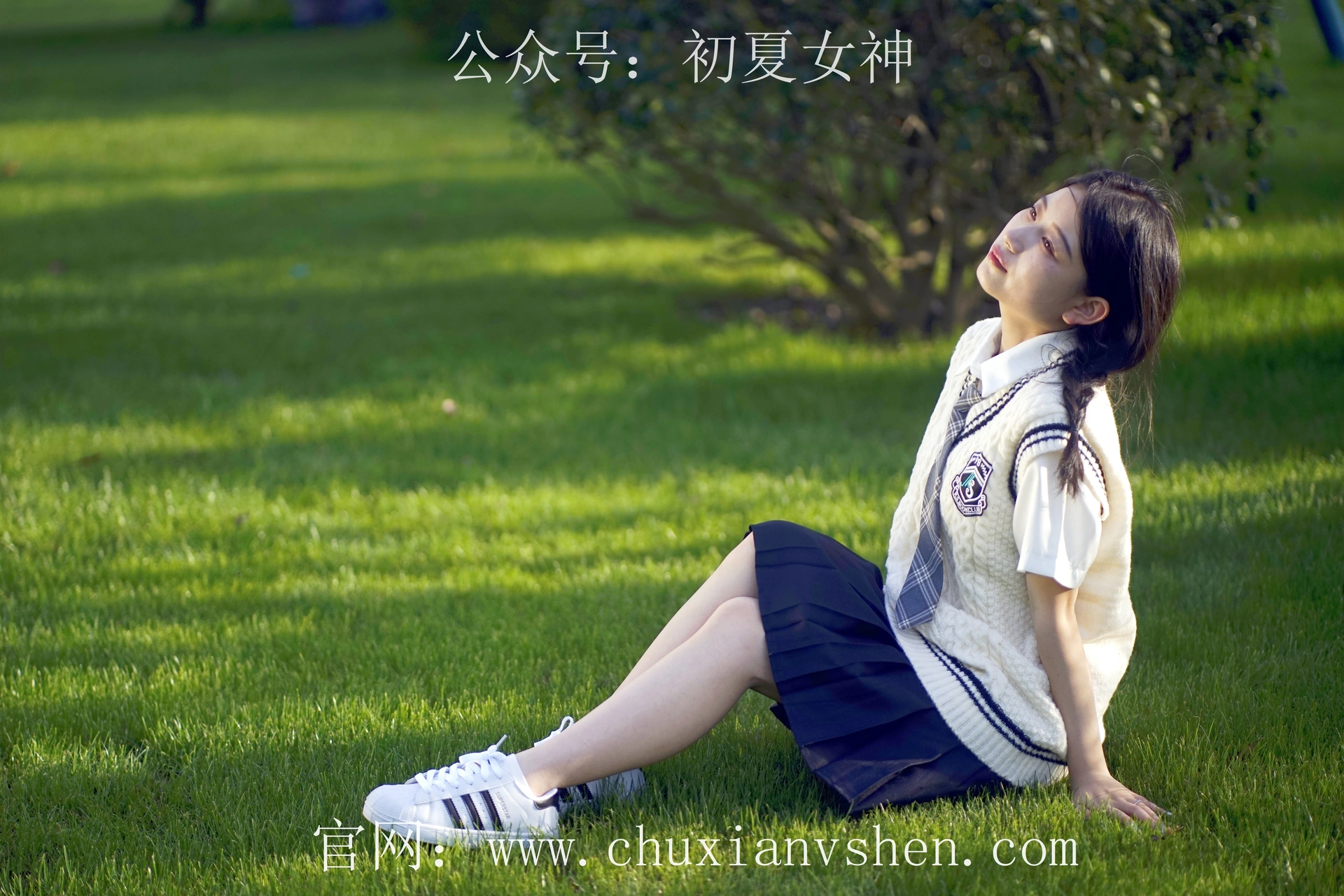 初夏女神 NO.061 念念 春秋JK套搭配三叶草贝壳头鞋[115P+1V／4.92GB]