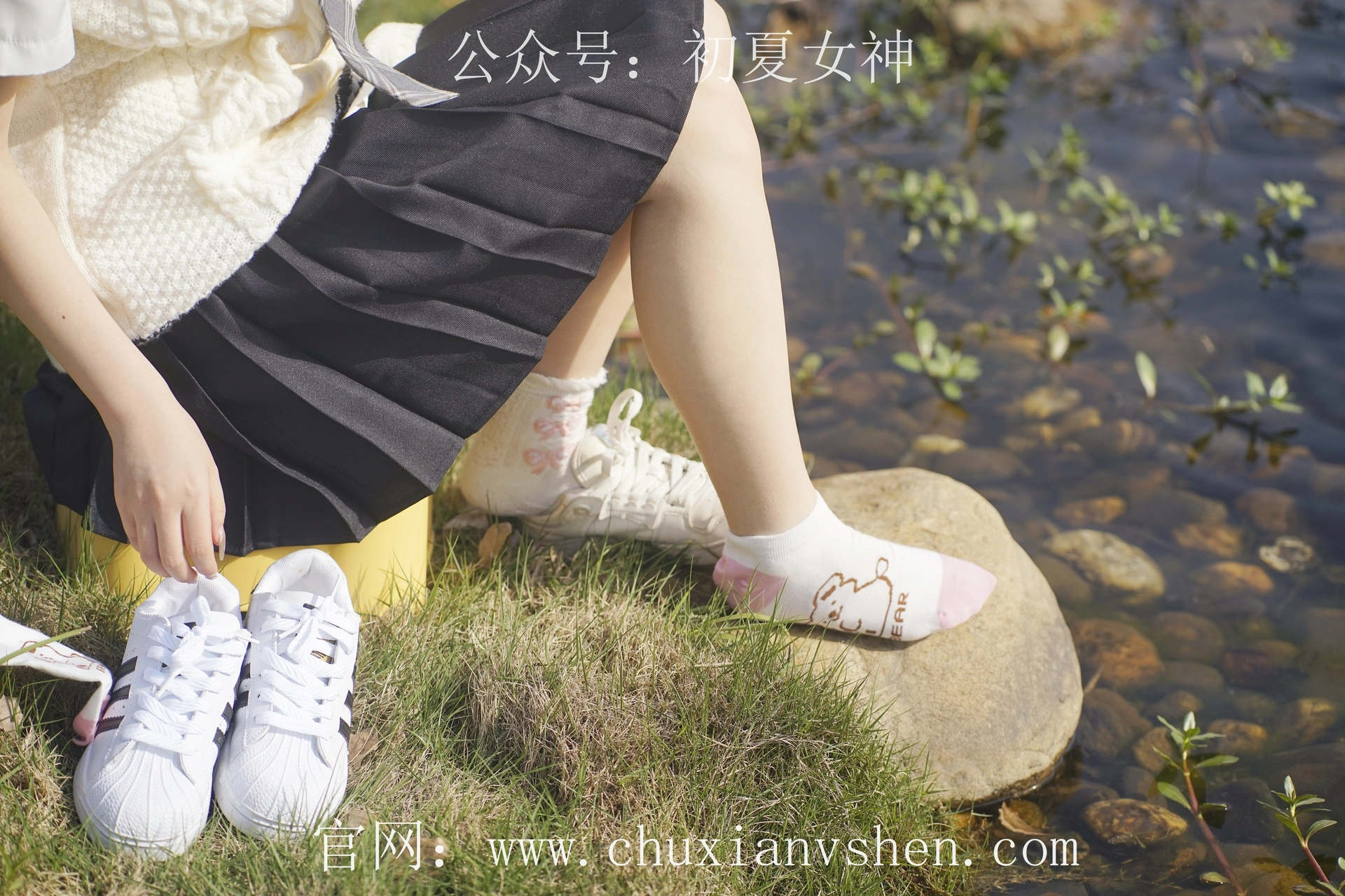 初夏女神 NO.061 念念 春秋JK套搭配三叶草贝壳头鞋[115P+1V／4.92GB]
