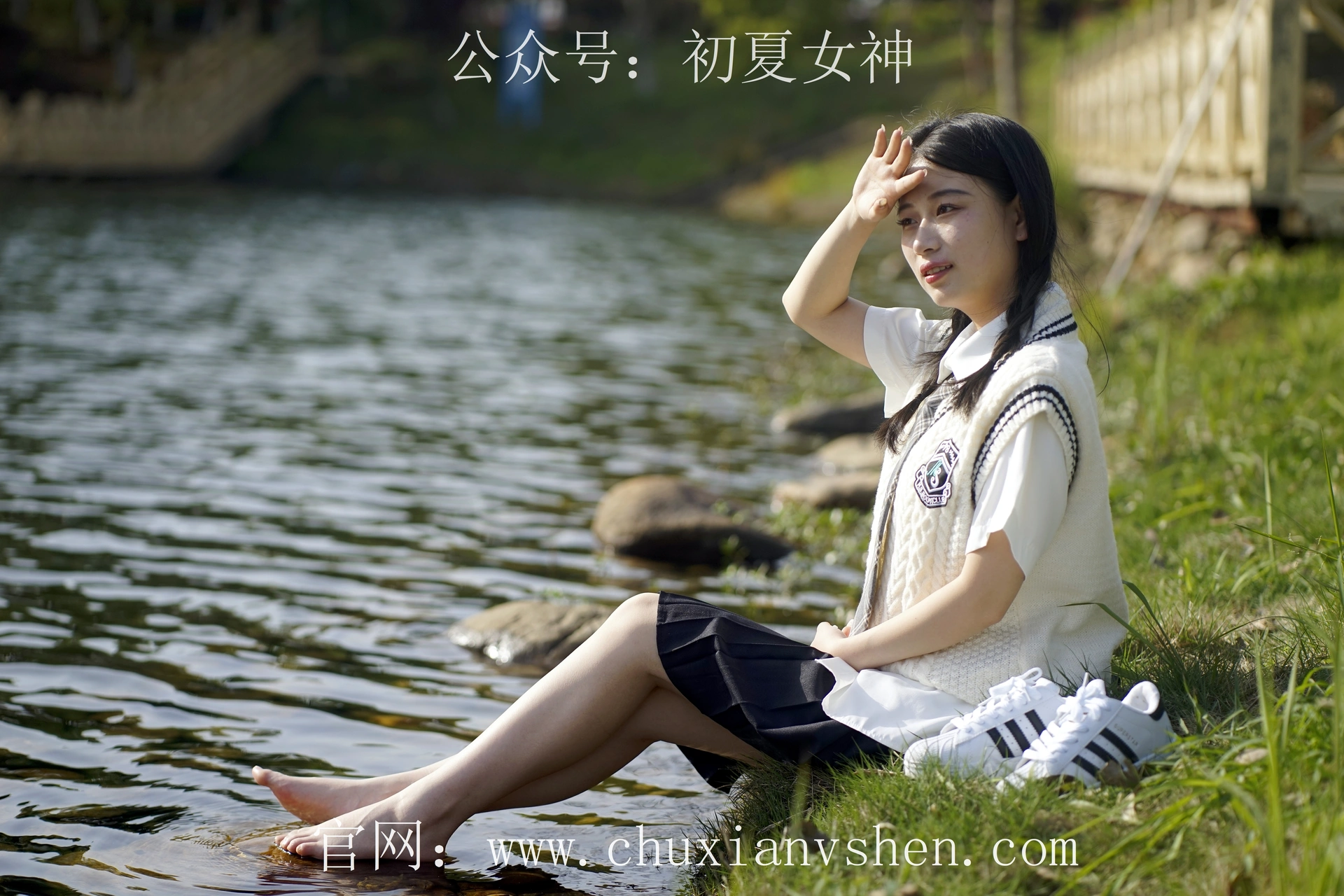 初夏女神 NO.061 念念 春秋JK套搭配三叶草贝壳头鞋[115P+1V／4.92GB]