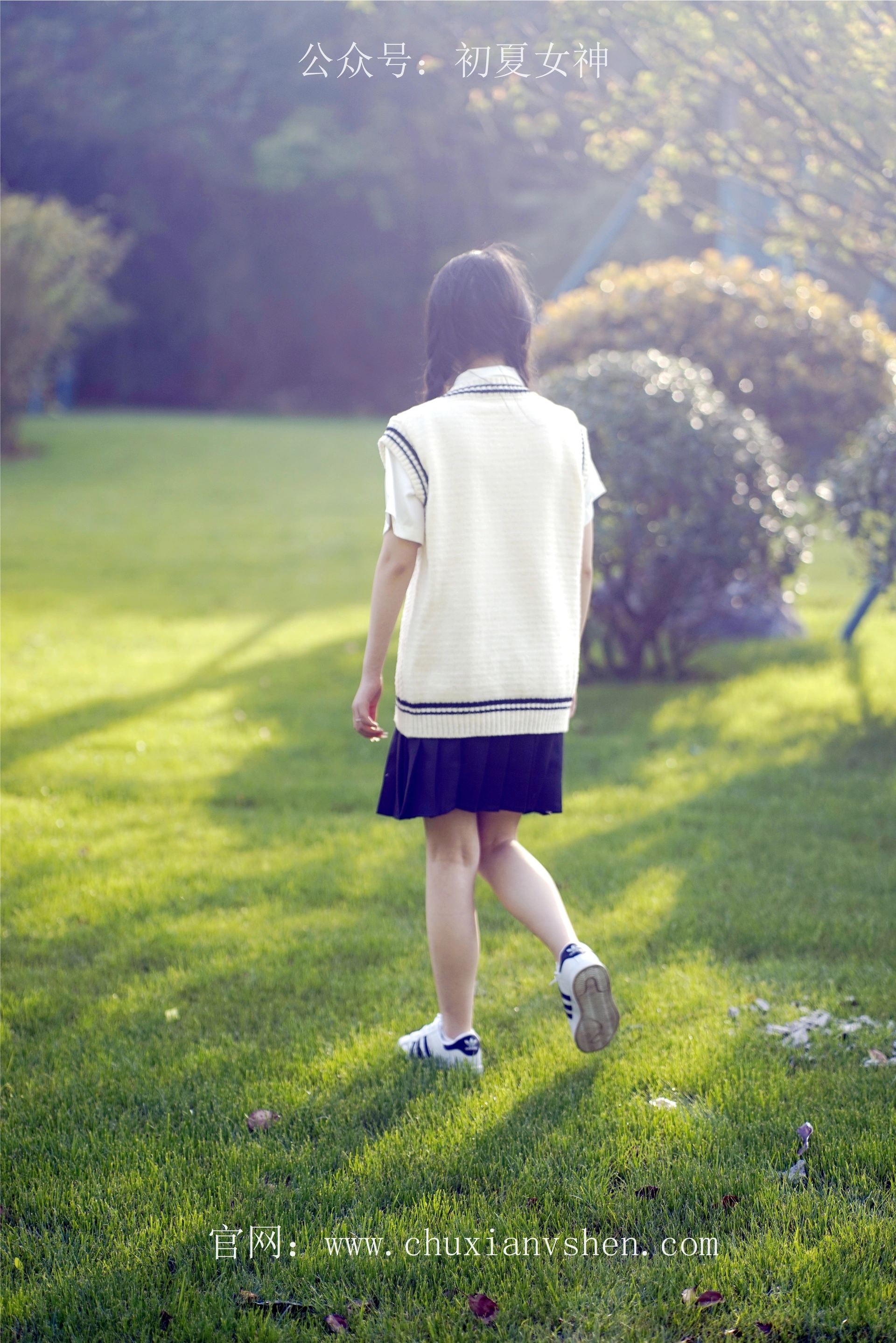初夏女神 NO.061 念念 春秋JK套搭配三叶草贝壳头鞋[115P+1V／4.92GB]