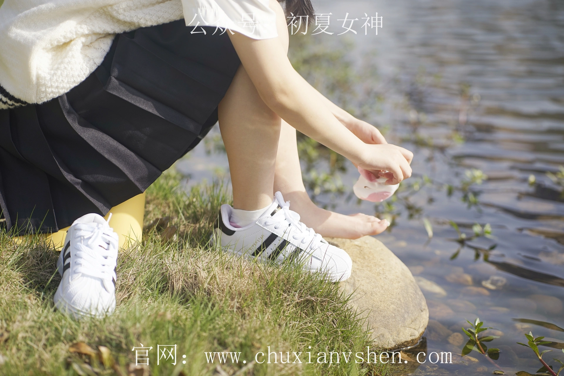 初夏女神 NO.061 念念 春秋JK套搭配三叶草贝壳头鞋[115P+1V／4.92GB]