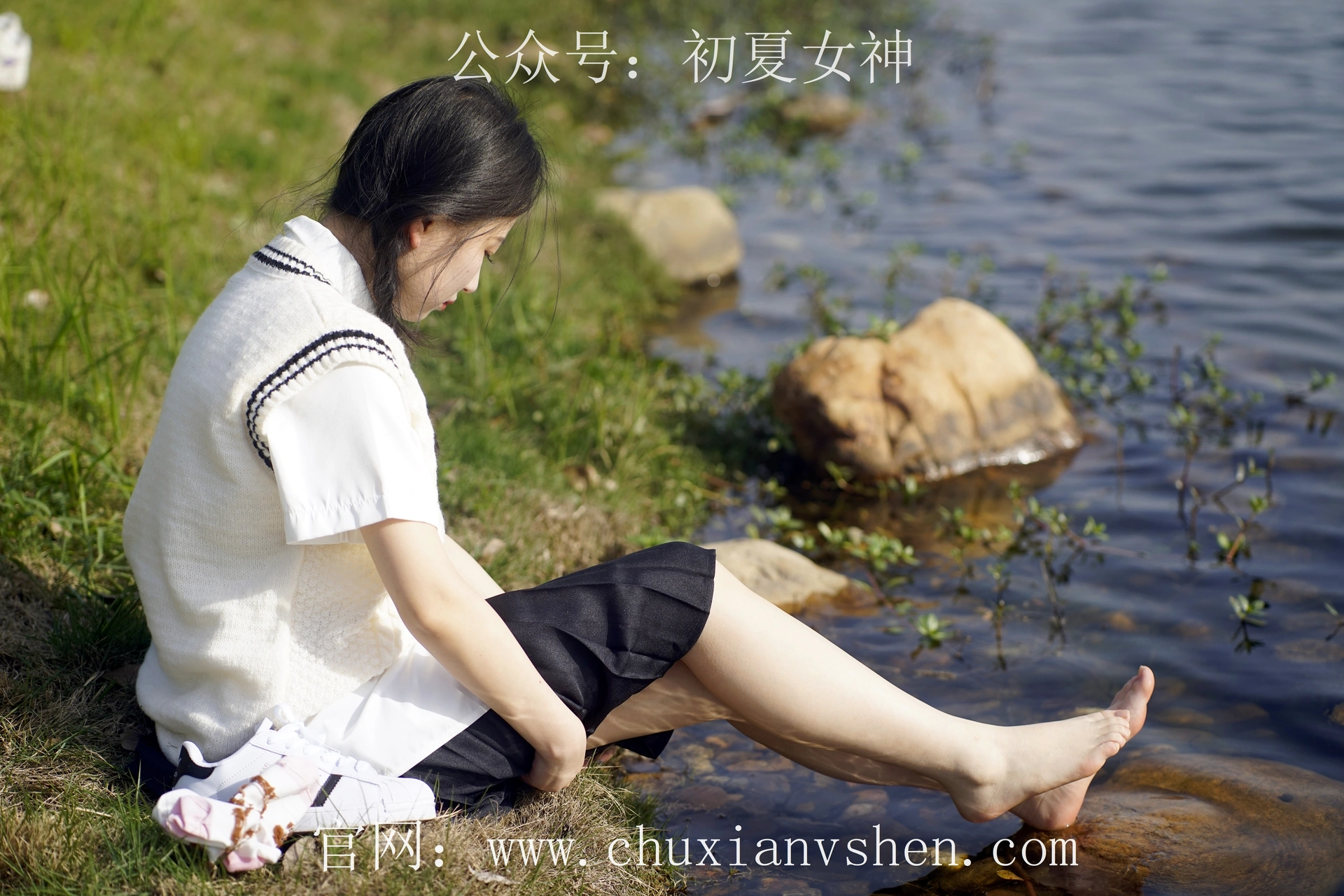 初夏女神 NO.061 念念 春秋JK套搭配三叶草贝壳头鞋[115P+1V／4.92GB]