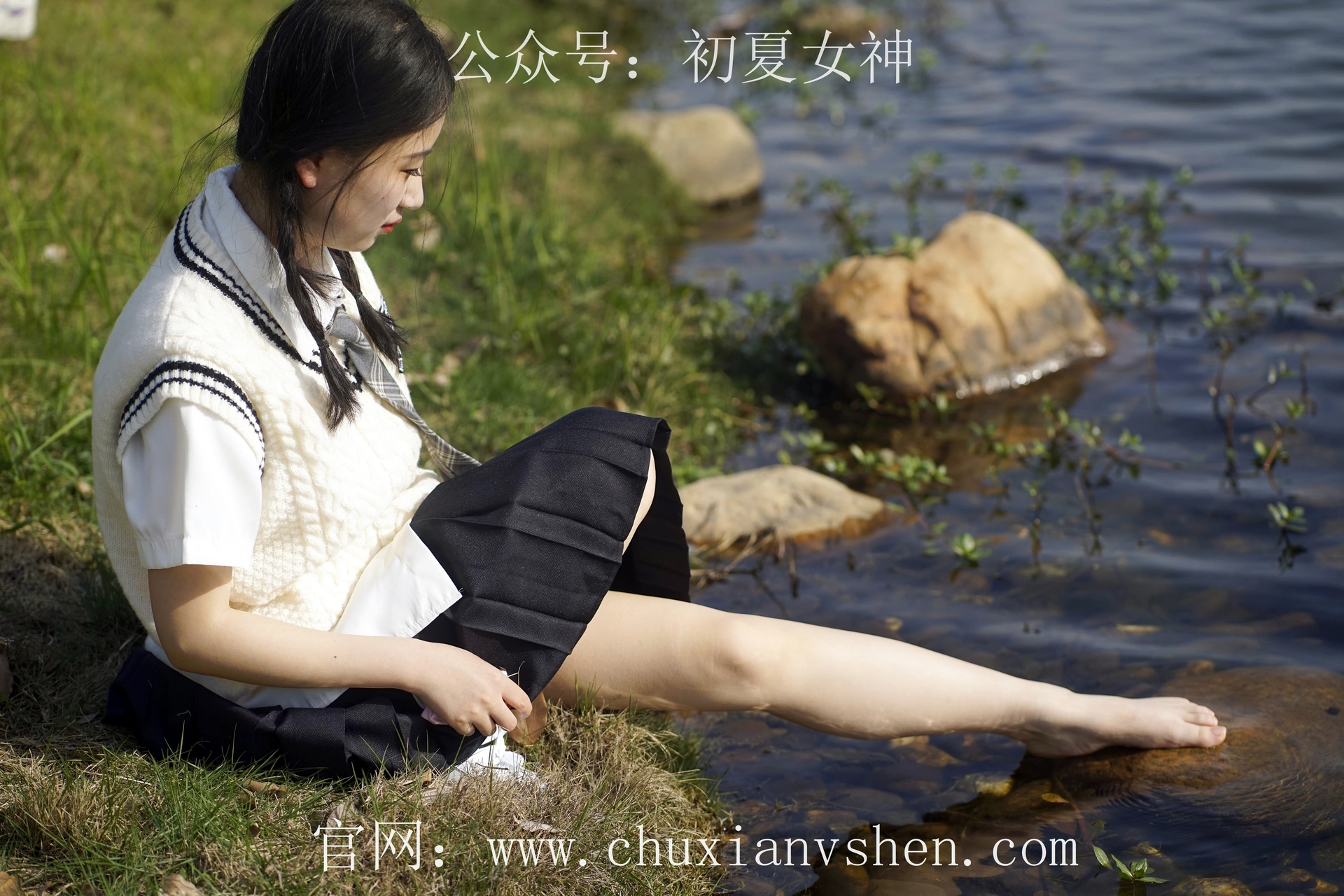 初夏女神 NO.061 念念 春秋JK套搭配三叶草贝壳头鞋[115P+1V／4.92GB]