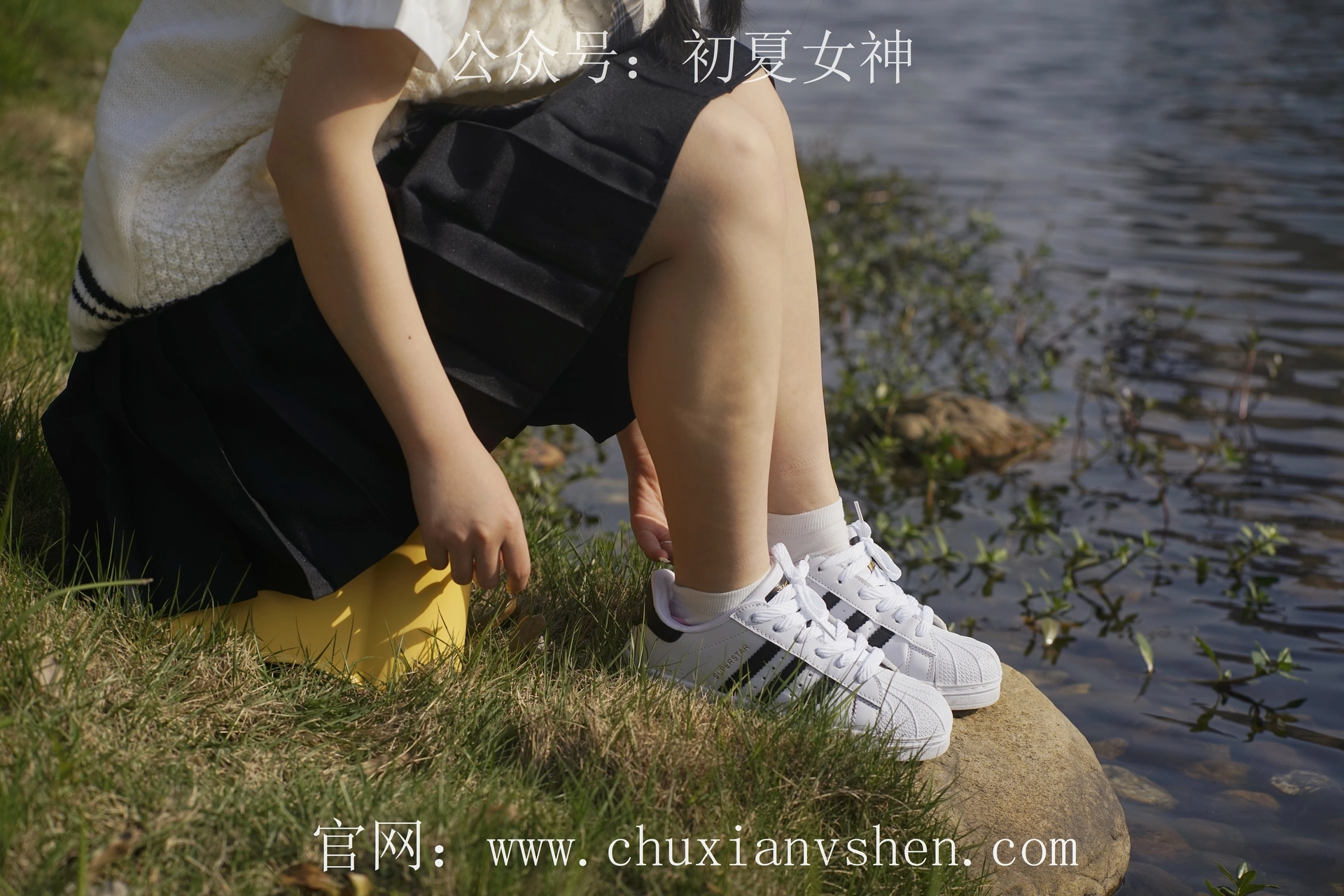 初夏女神 NO.061 念念 春秋JK套搭配三叶草贝壳头鞋[115P+1V／4.92GB]