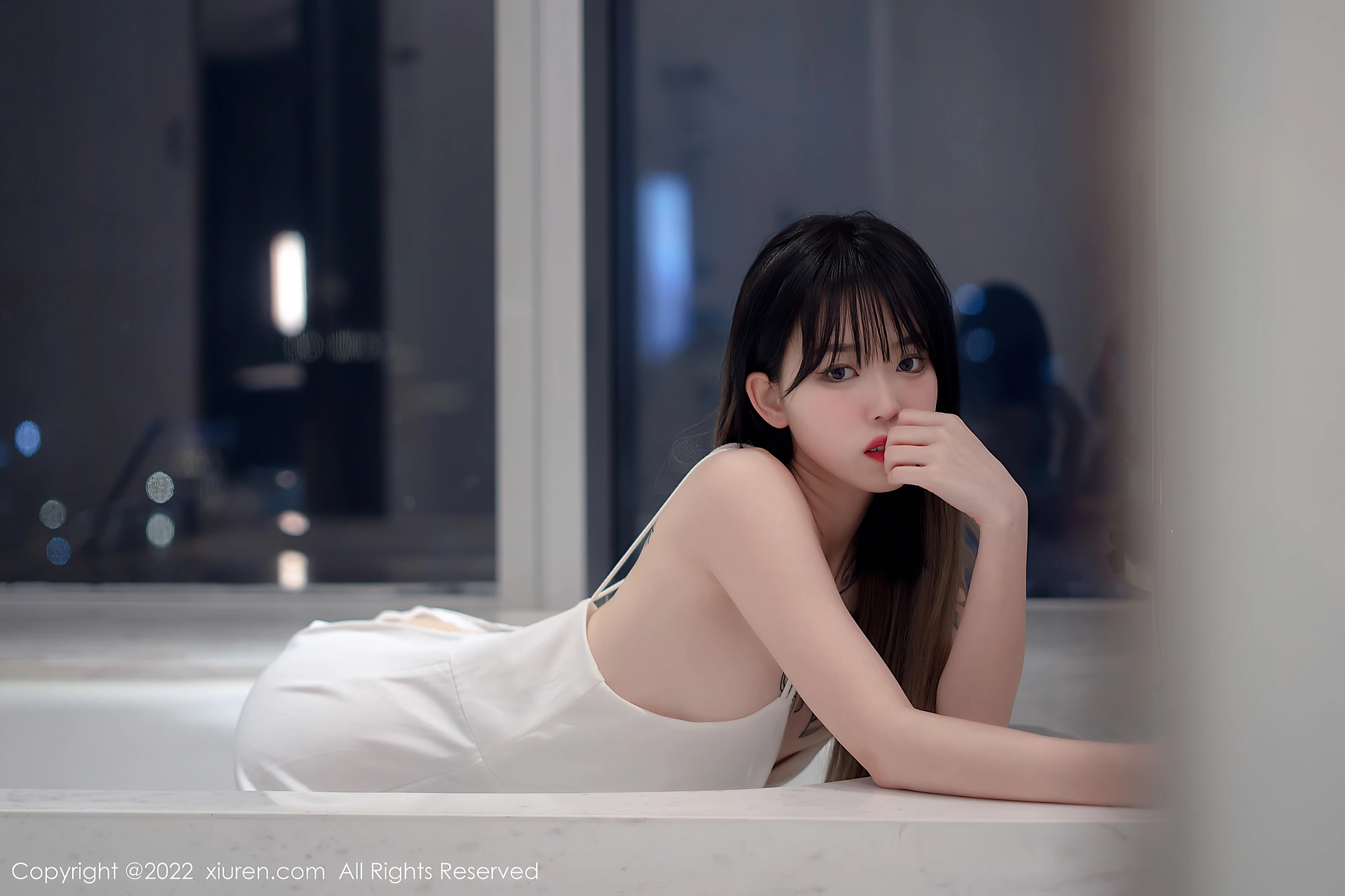 XiuRen秀人网 2022.02.21 No.4611 奶瓶. 淑女美腿[56+1P 548MB]