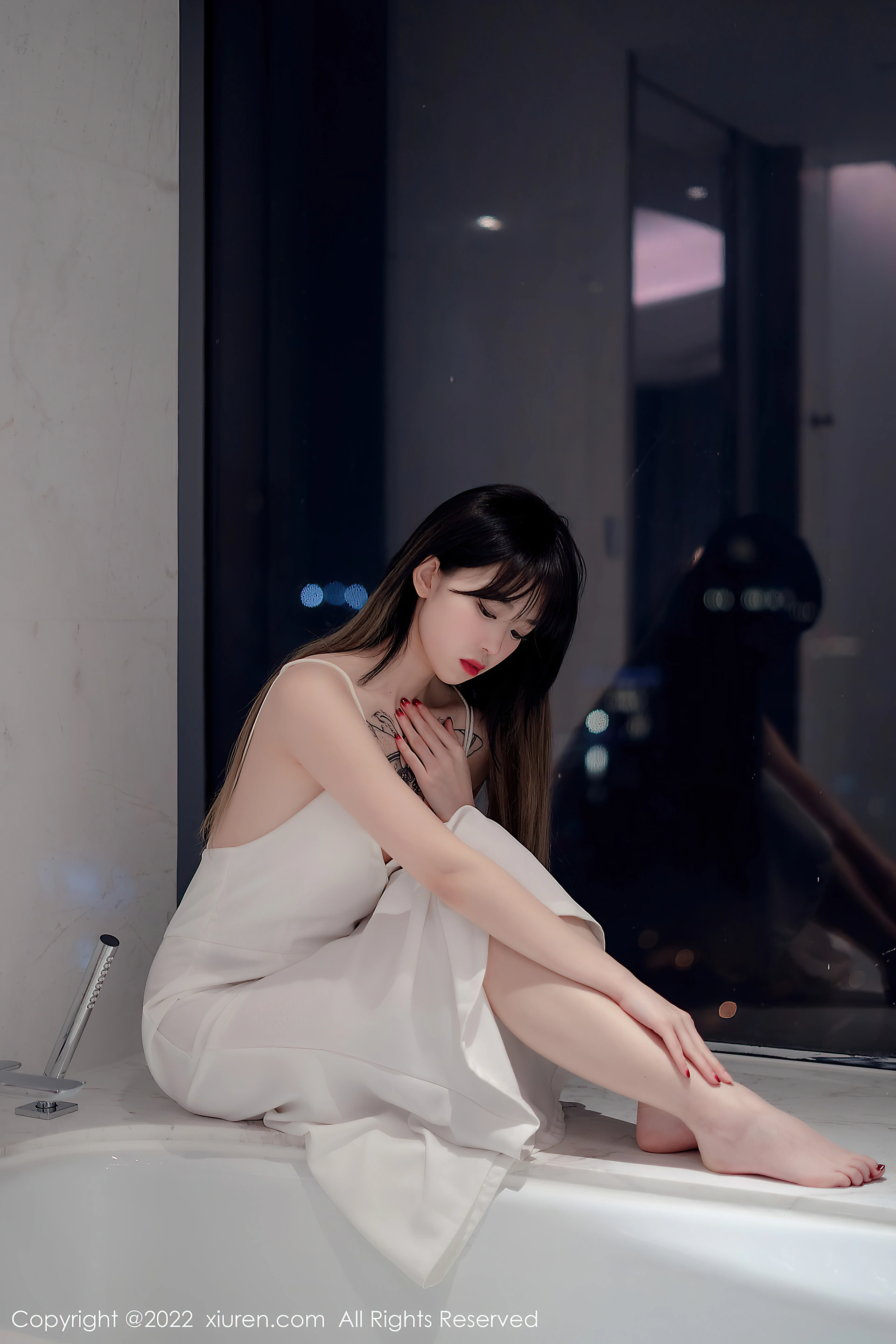 XiuRen秀人网 2022.02.21 No.4611 奶瓶. 淑女美腿[56+1P 548MB]