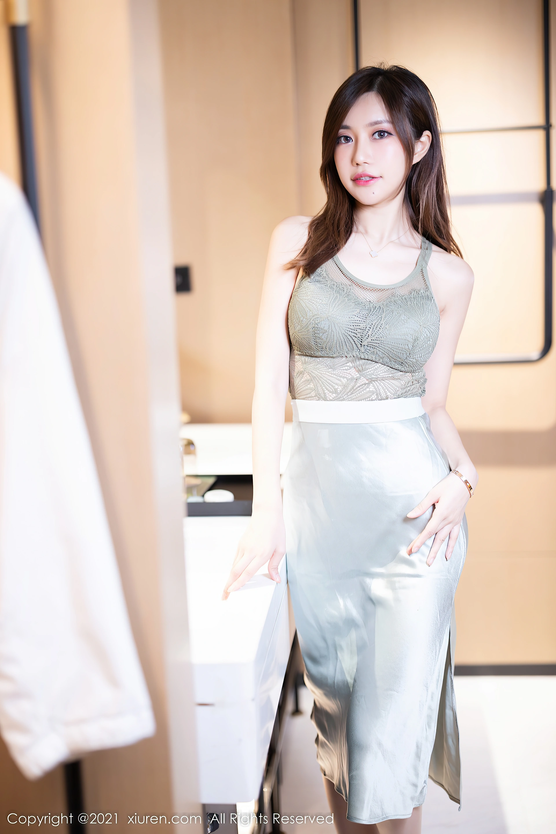 XiuRen秀人网 2021.12.17 No.4353 绮里嘉ula 美腿御姐[49+1P 450MB]