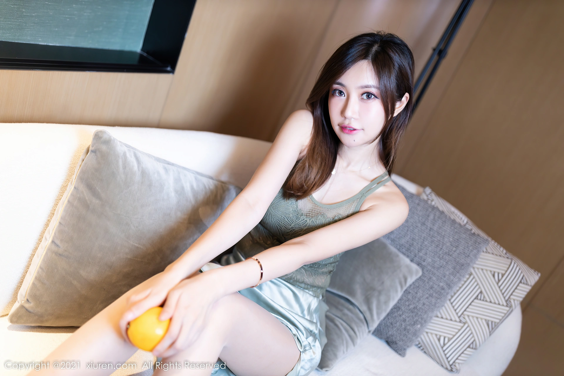 XiuRen秀人网 2021.12.17 No.4353 绮里嘉ula 美腿御姐[49+1P 450MB]