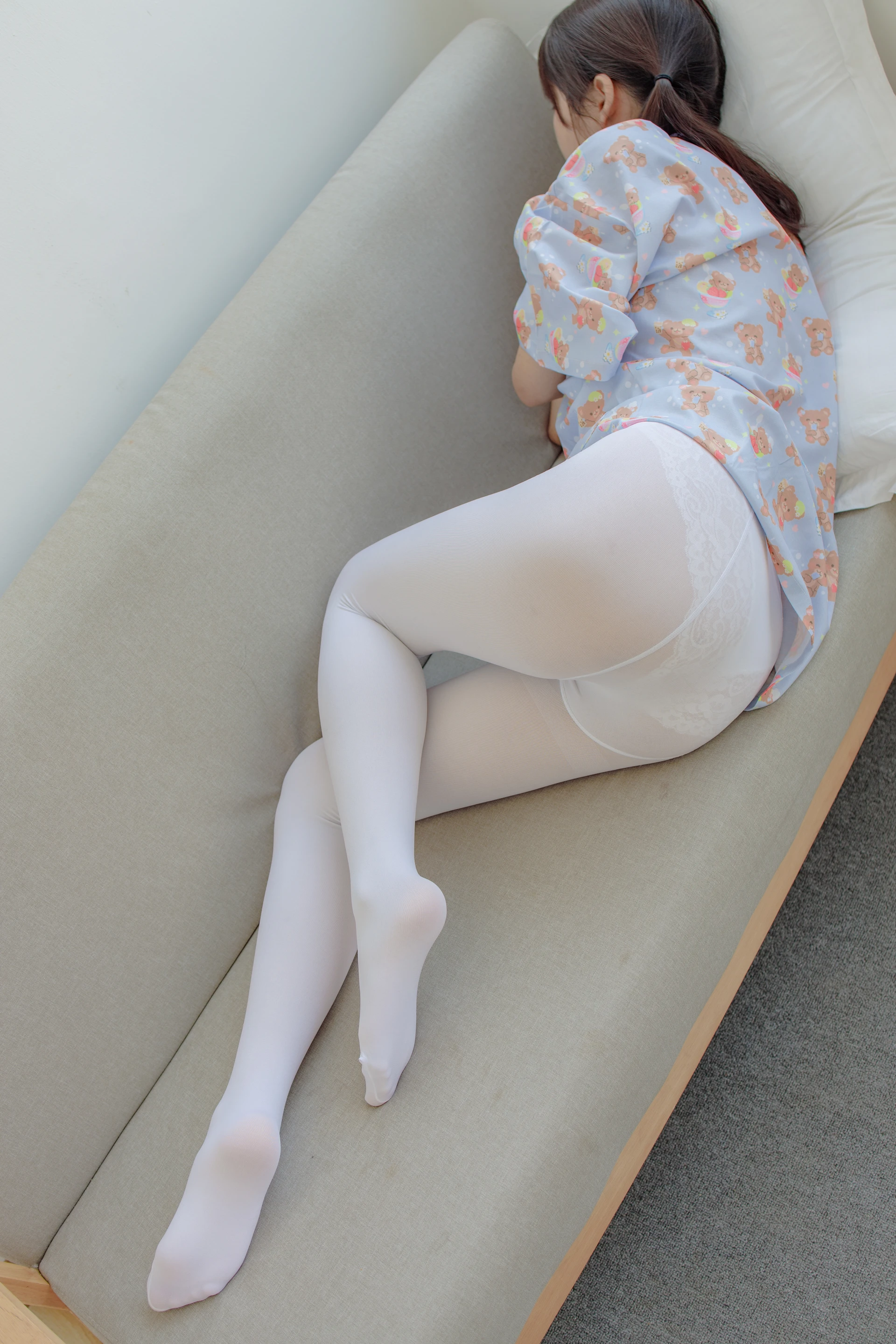 森萝财团 内部-006 沙发上的双马尾白丝睡衣美少女 [104P1V-3.39GB]