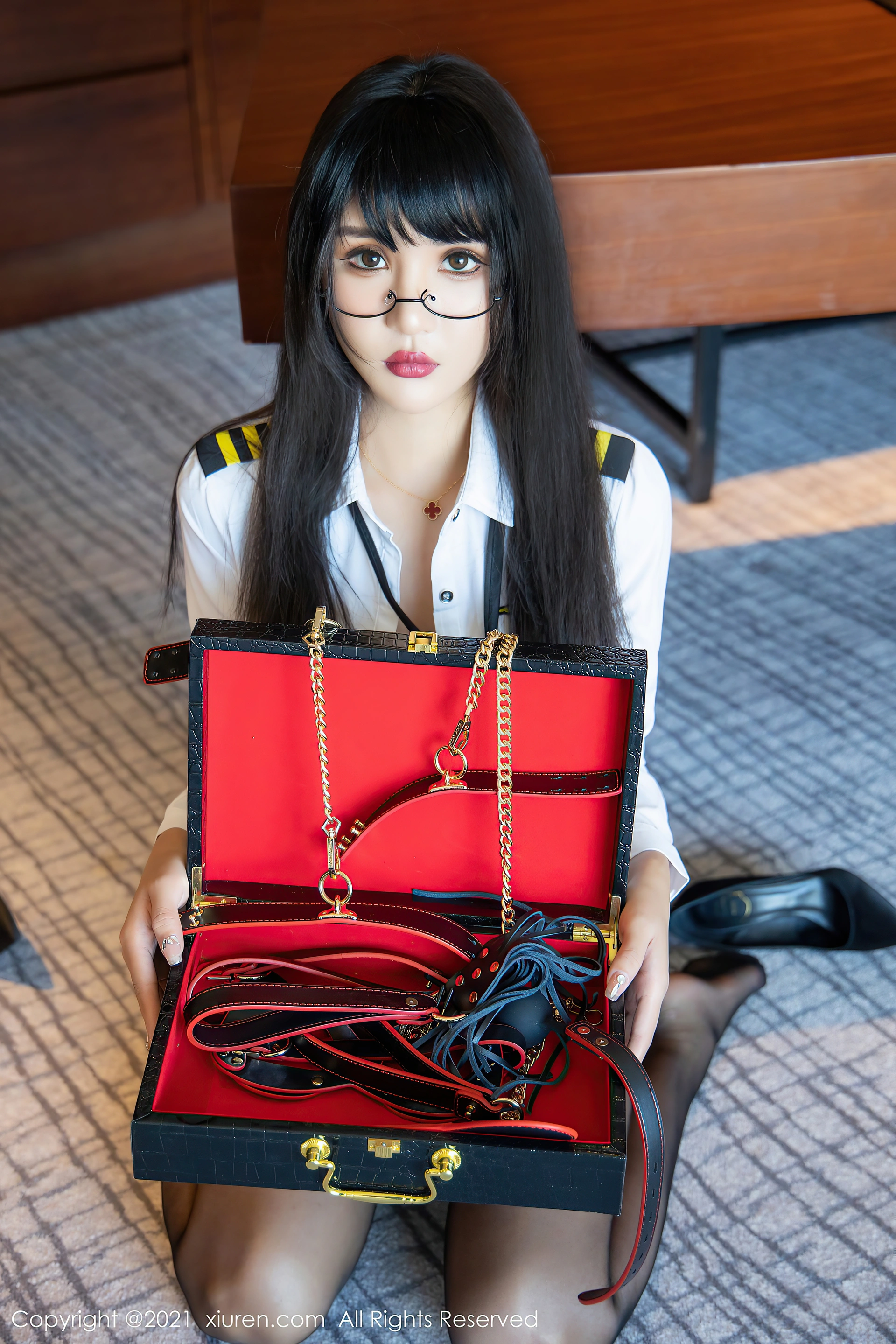 XiuRen秀人网 2021.11.12 No.4207 Emily尹菲 黑丝情趣[59+1P 591MB]
