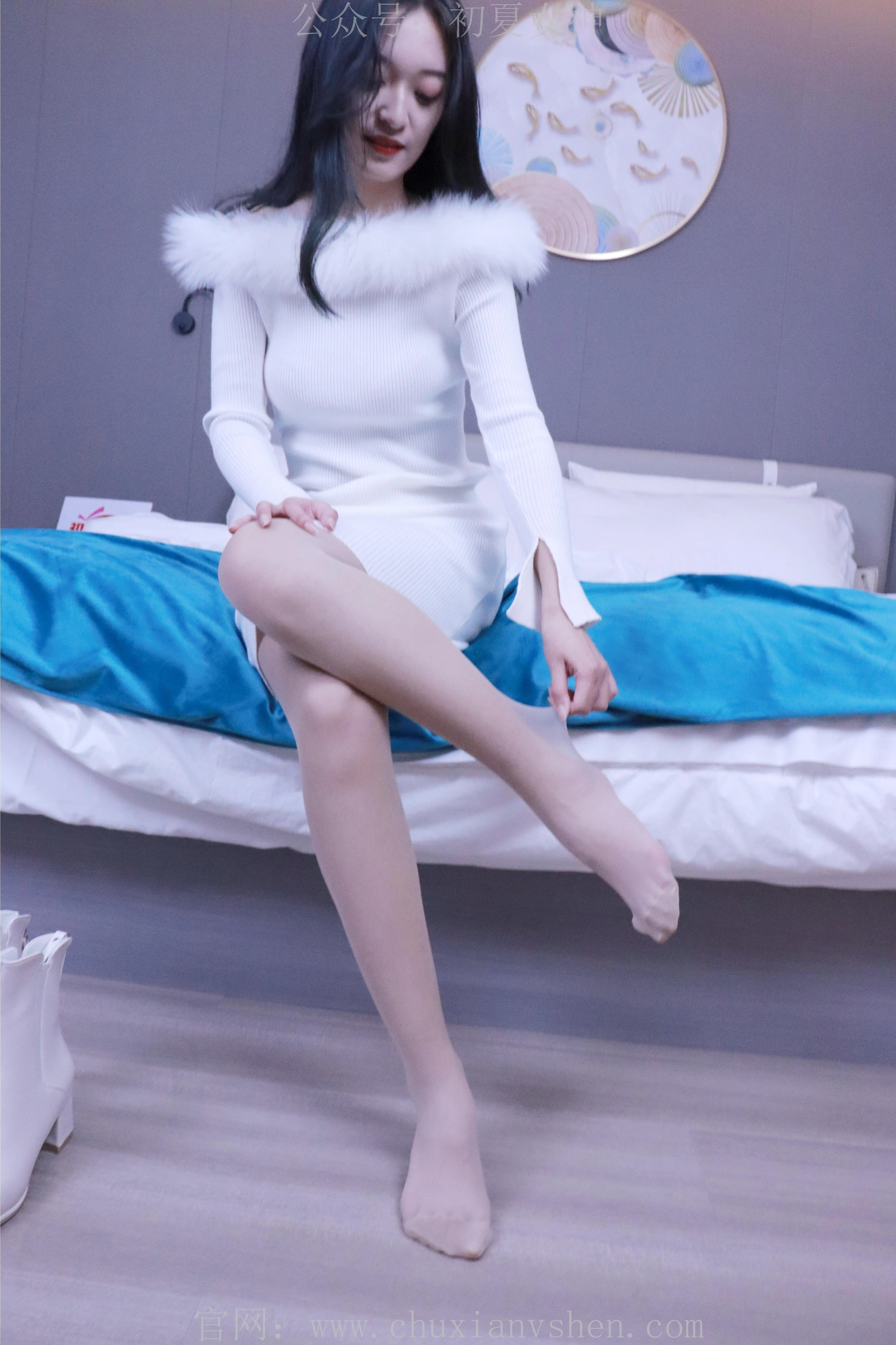 初夏女神 NO.010 依依 2022款白色毛领连衣裙搭白色短靴[147P+1V／5.55GB]