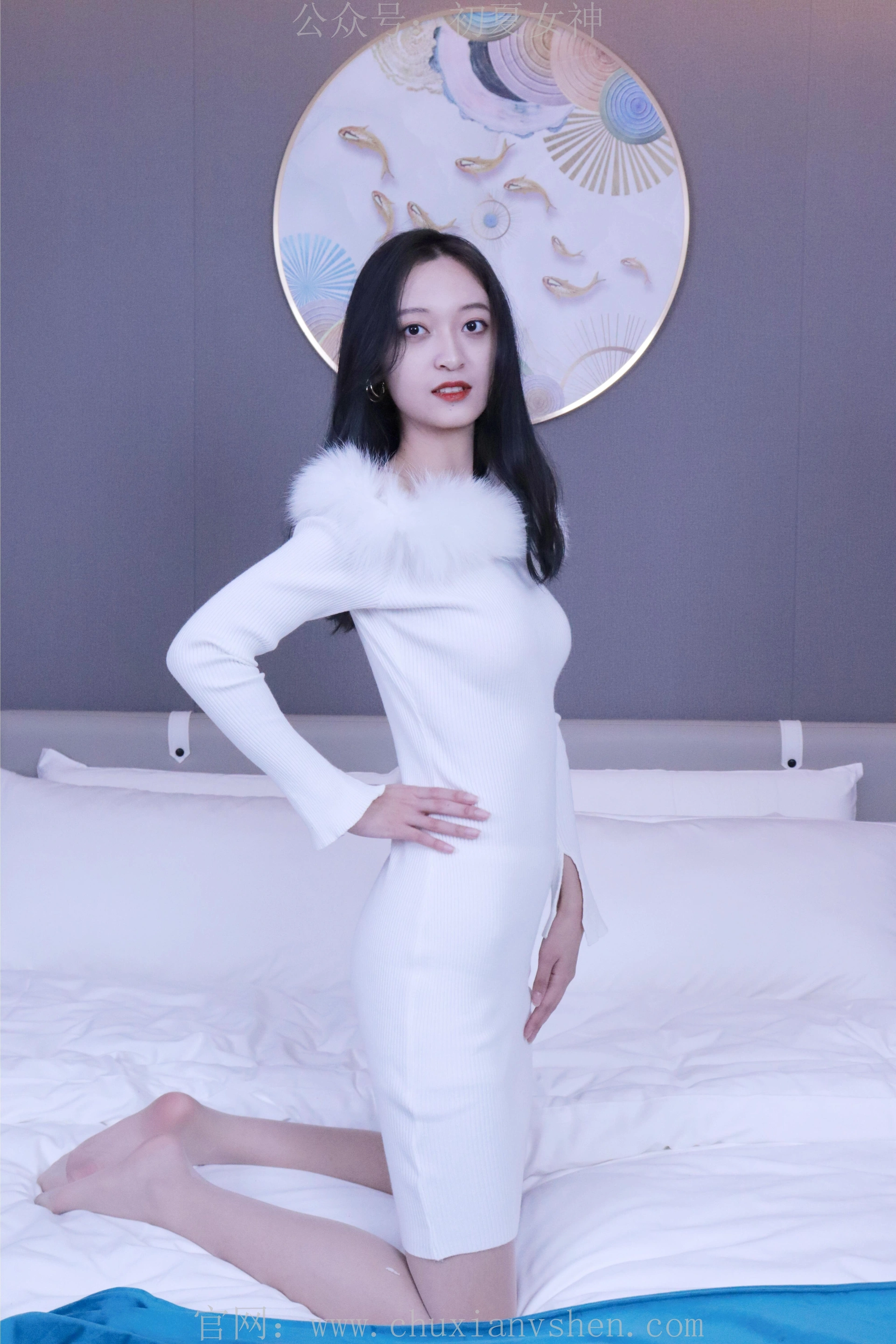 初夏女神 NO.010 依依 2022款白色毛领连衣裙搭白色短靴[147P+1V／5.55GB]