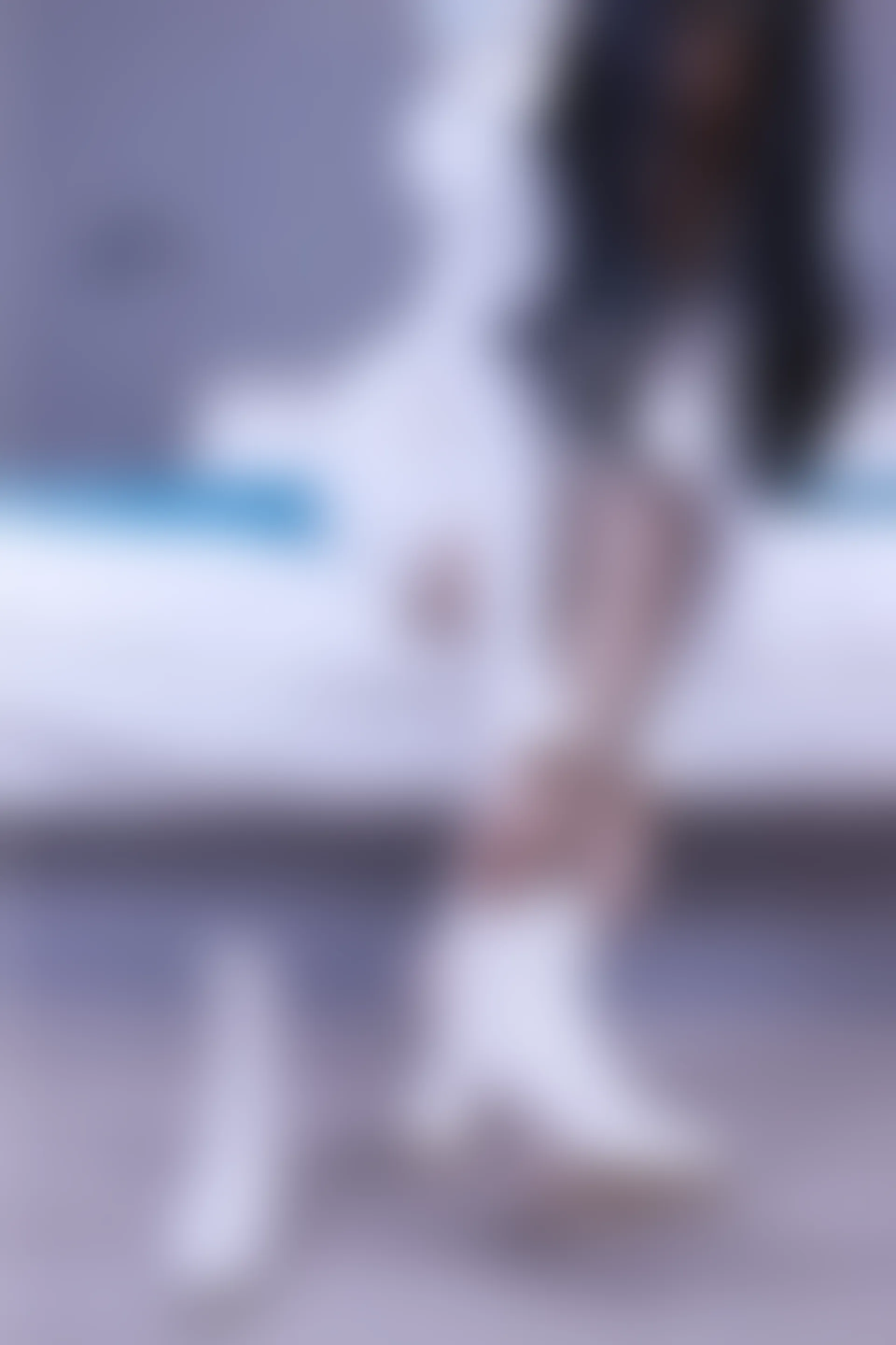 初夏女神 NO.010 依依 2022款白色毛领连衣裙搭白色短靴[147P+1V／5.55GB]