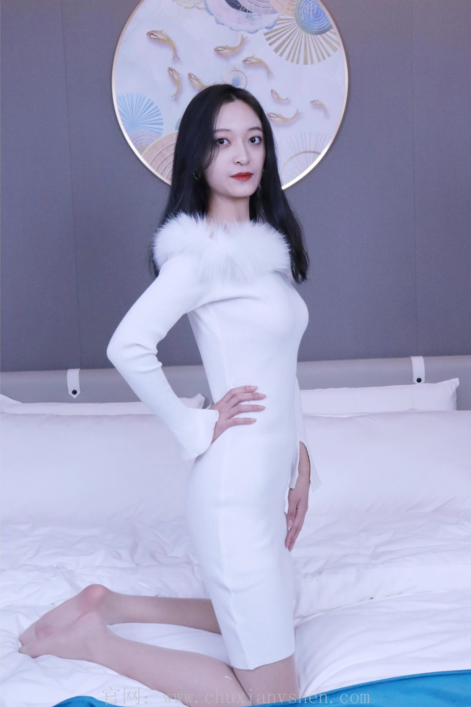 初夏女神 NO.010 依依 2022款白色毛领连衣裙搭白色短靴[147P+1V／5.55GB]