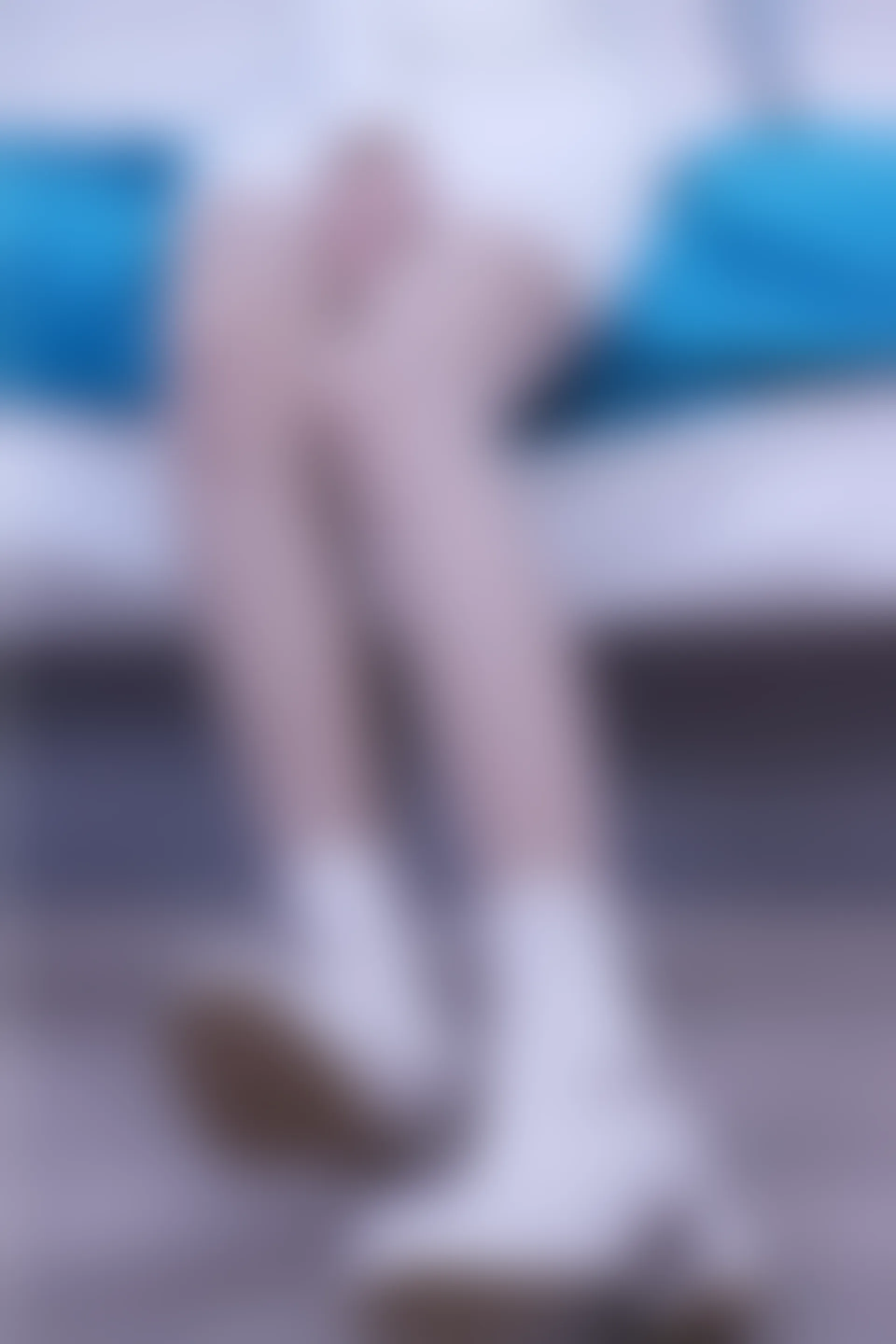 初夏女神 NO.010 依依 2022款白色毛领连衣裙搭白色短靴[147P+1V／5.55GB]