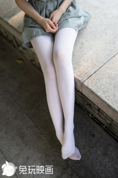 D54.004 发光的白丝 [40P-85MB]