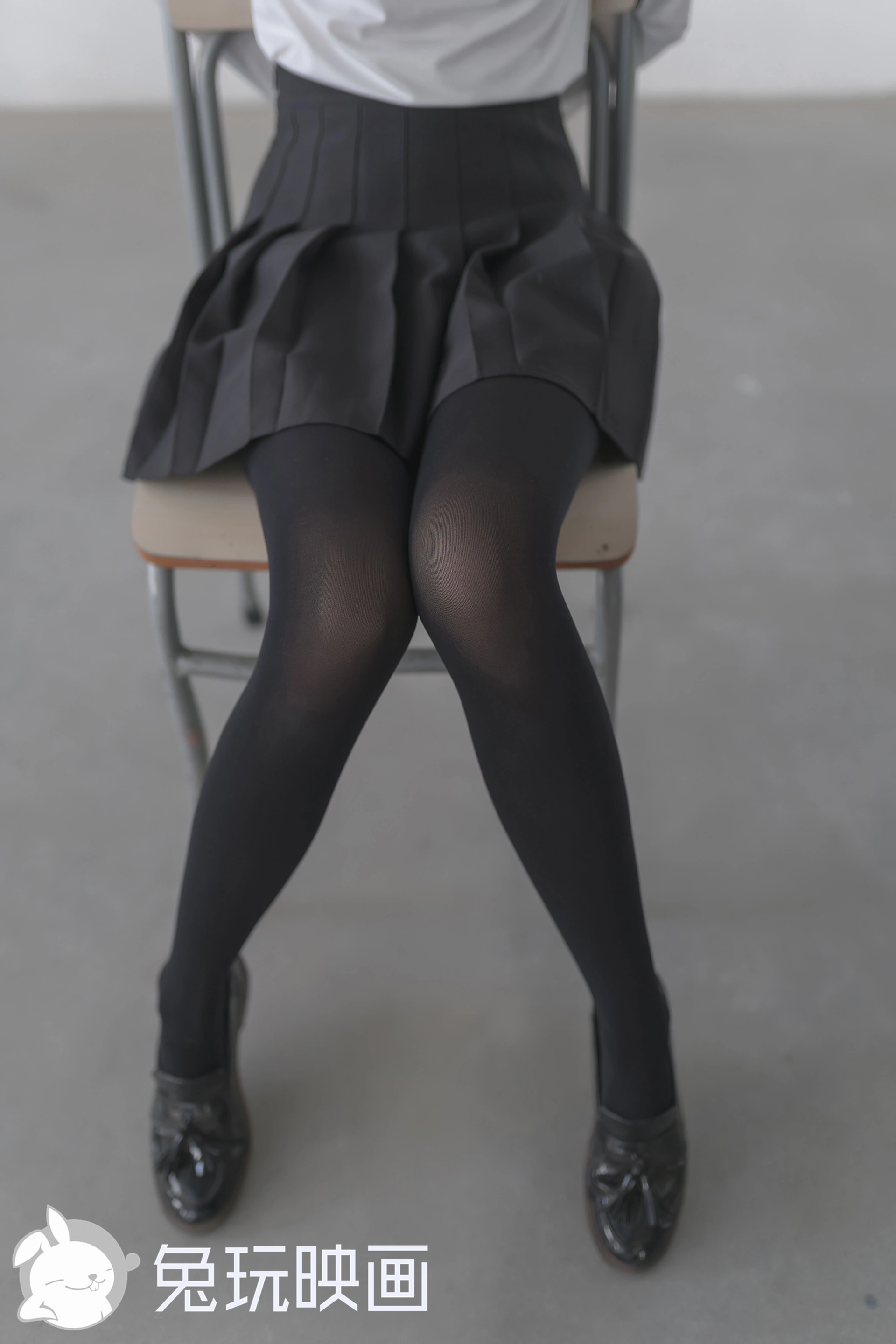 C34.004 冬天里的黑袜 [40P-57MB]