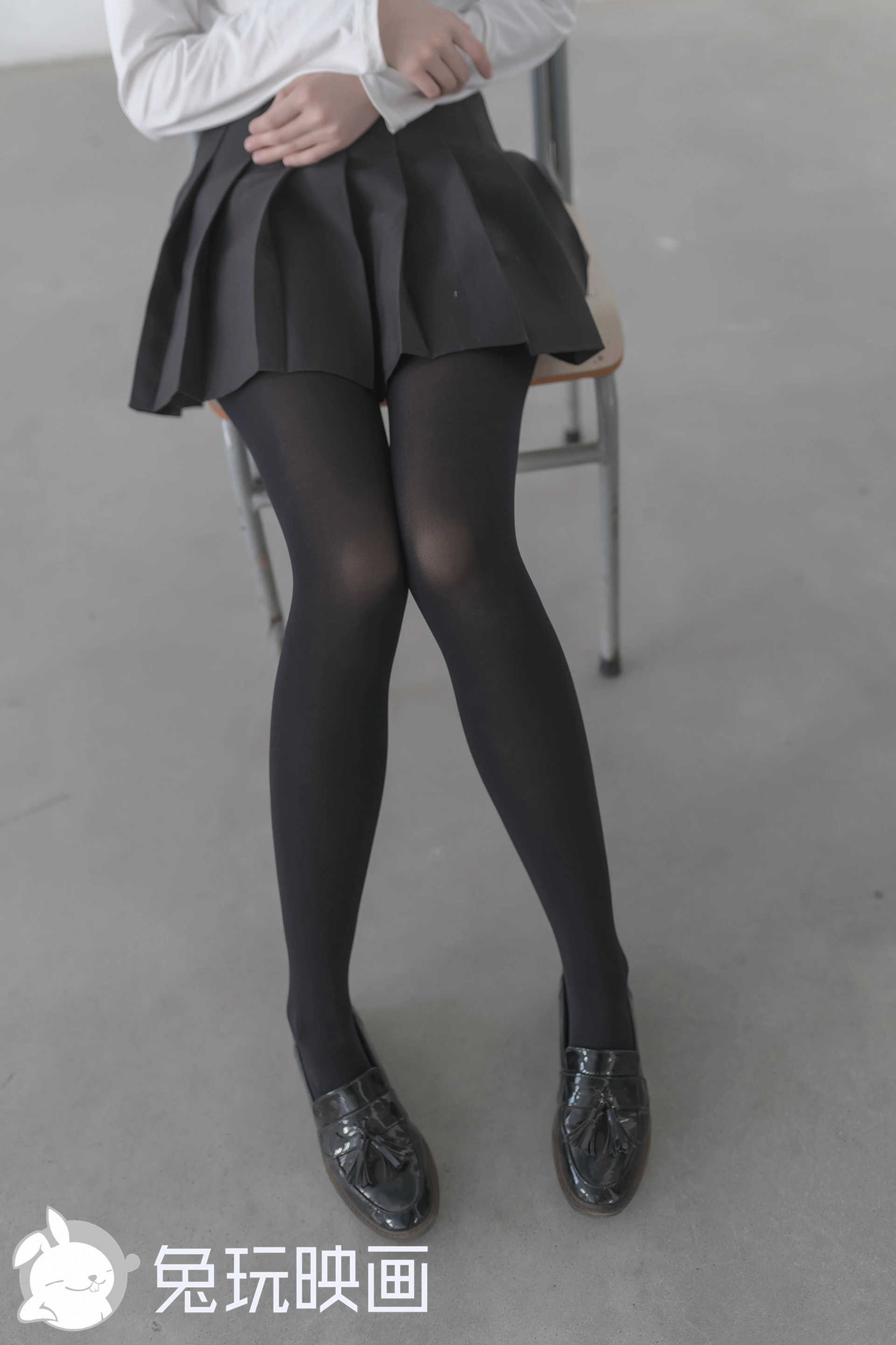 C34.004 冬天里的黑袜 [40P-57MB]