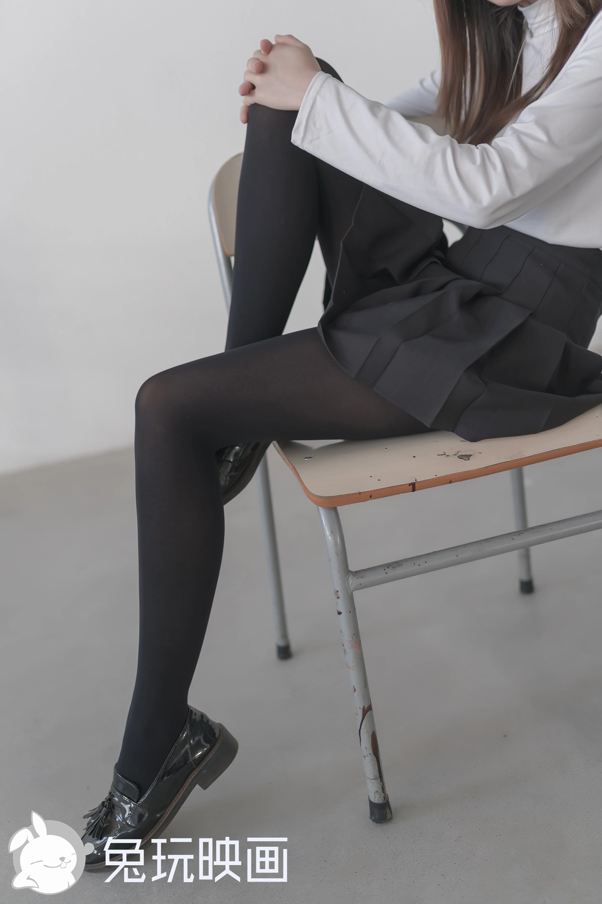 C34.004 冬天里的黑袜 [40P-57MB]
