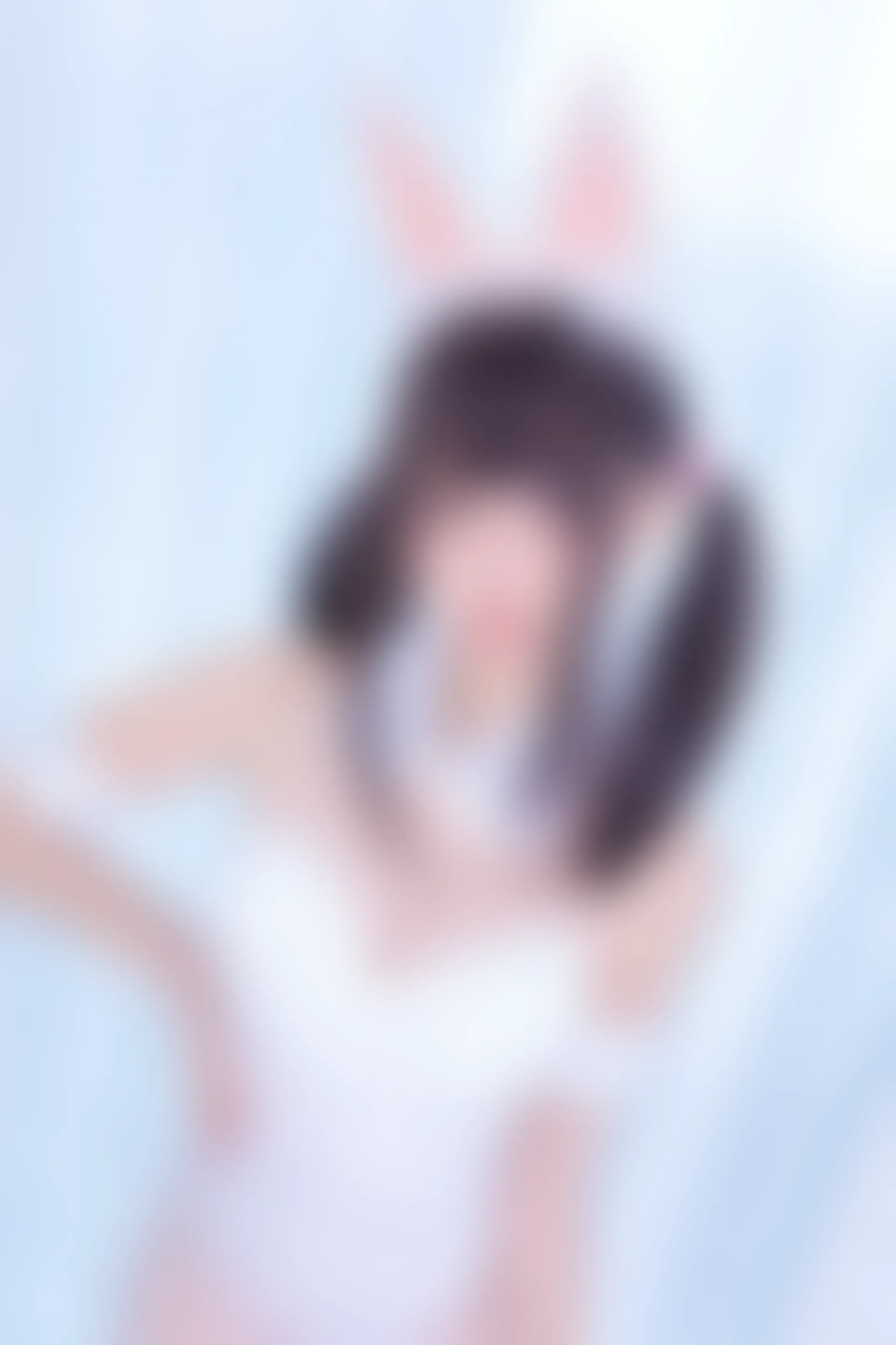 神楽坂真冬 第三季 序号33：兔女郎与钢管《バニーバブル》 [150P2V-825MB]标签：兔女郎, 内衣, 双马尾, 白丝, 神楽坂真冬, 美腿, 美足, 高跟鞋, 黑丝