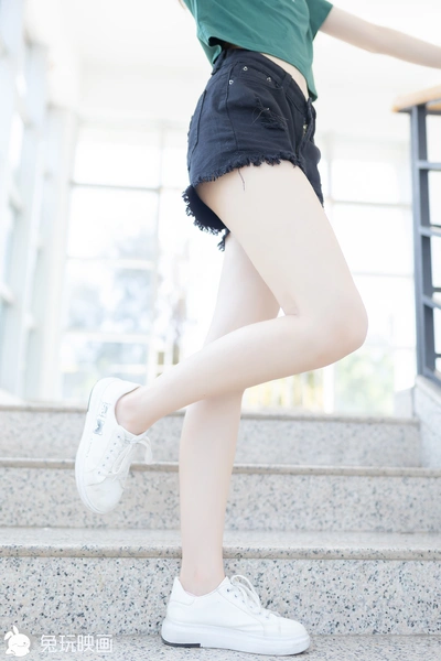 C47.005 绿T恤白鞋少女 [40P-83MB]