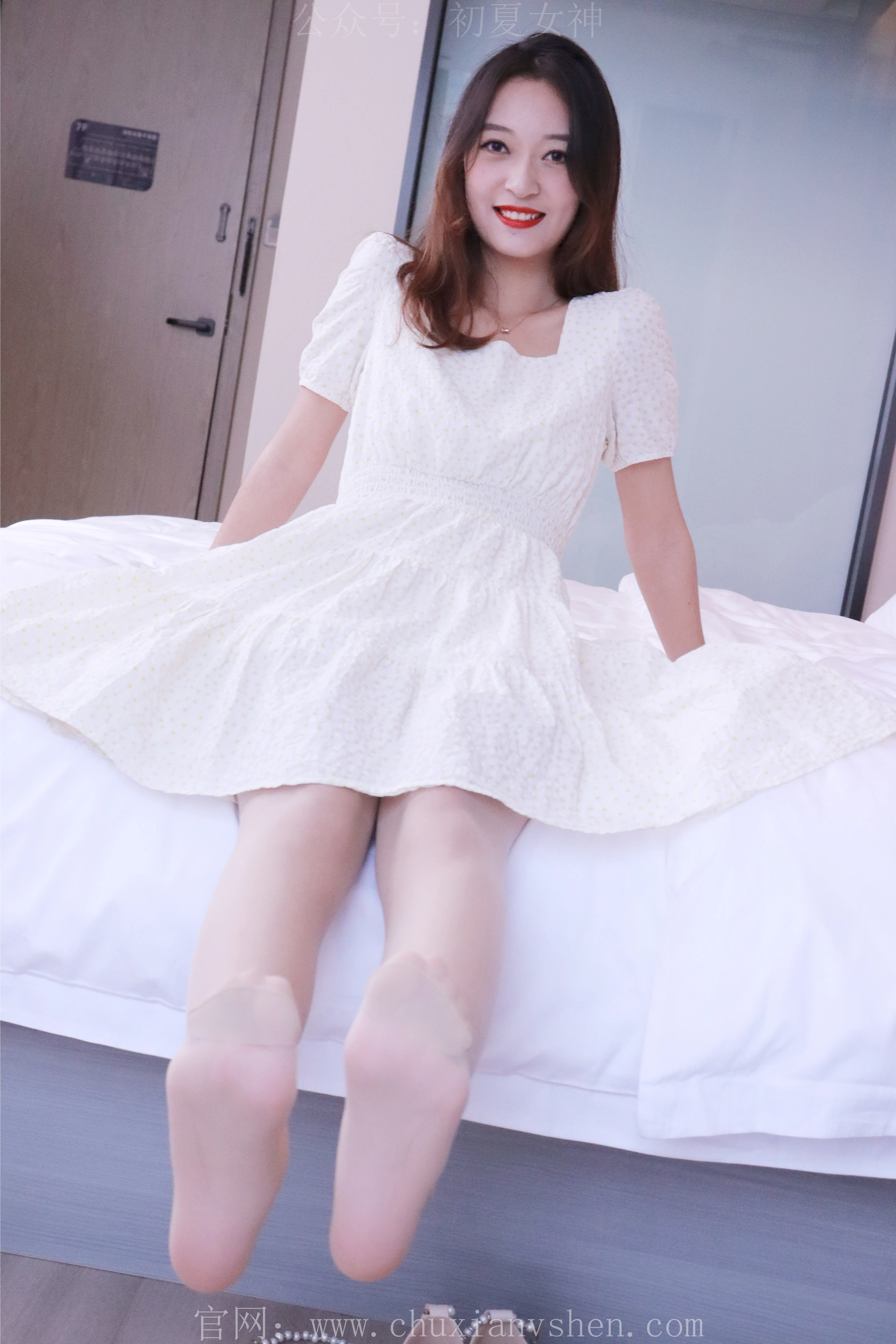 初夏女神 NO.015 依依~白色M码秋季连衣裙搭高跟鞋[137P-1V-4.17G]