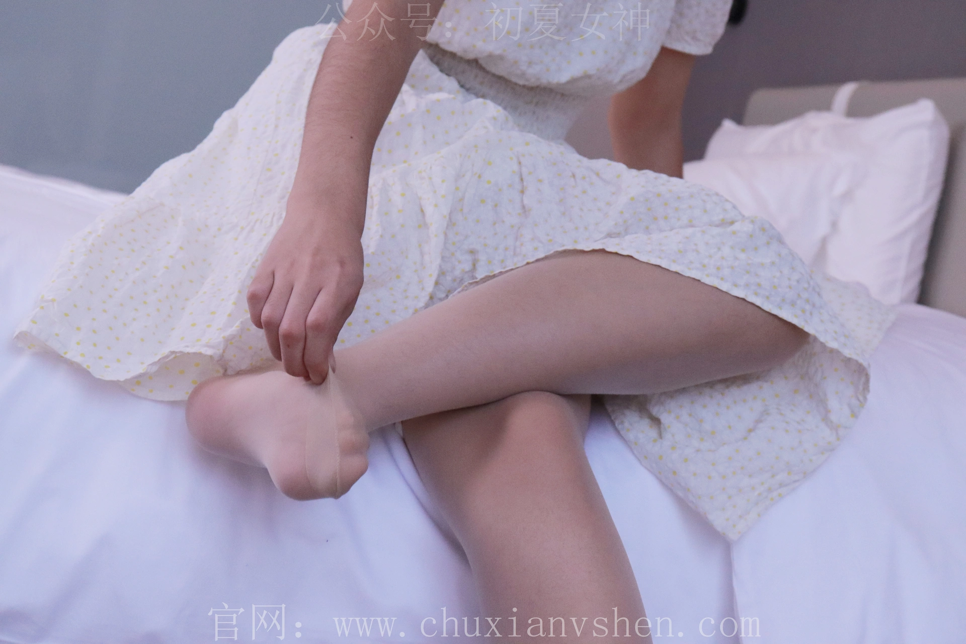初夏女神 NO.015 依依~白色M码秋季连衣裙搭高跟鞋[137P-1V-4.17G]