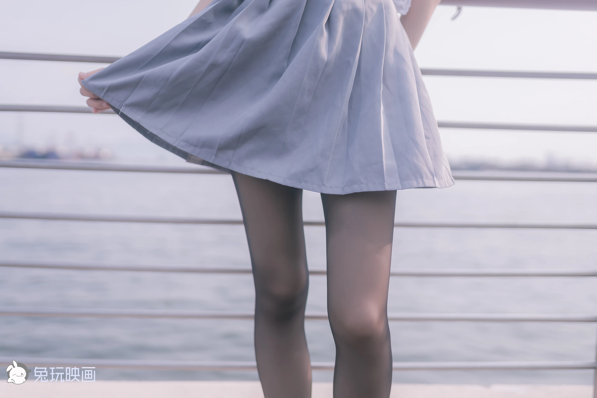 C00.003 河边的黑丝 [42P-89MB]