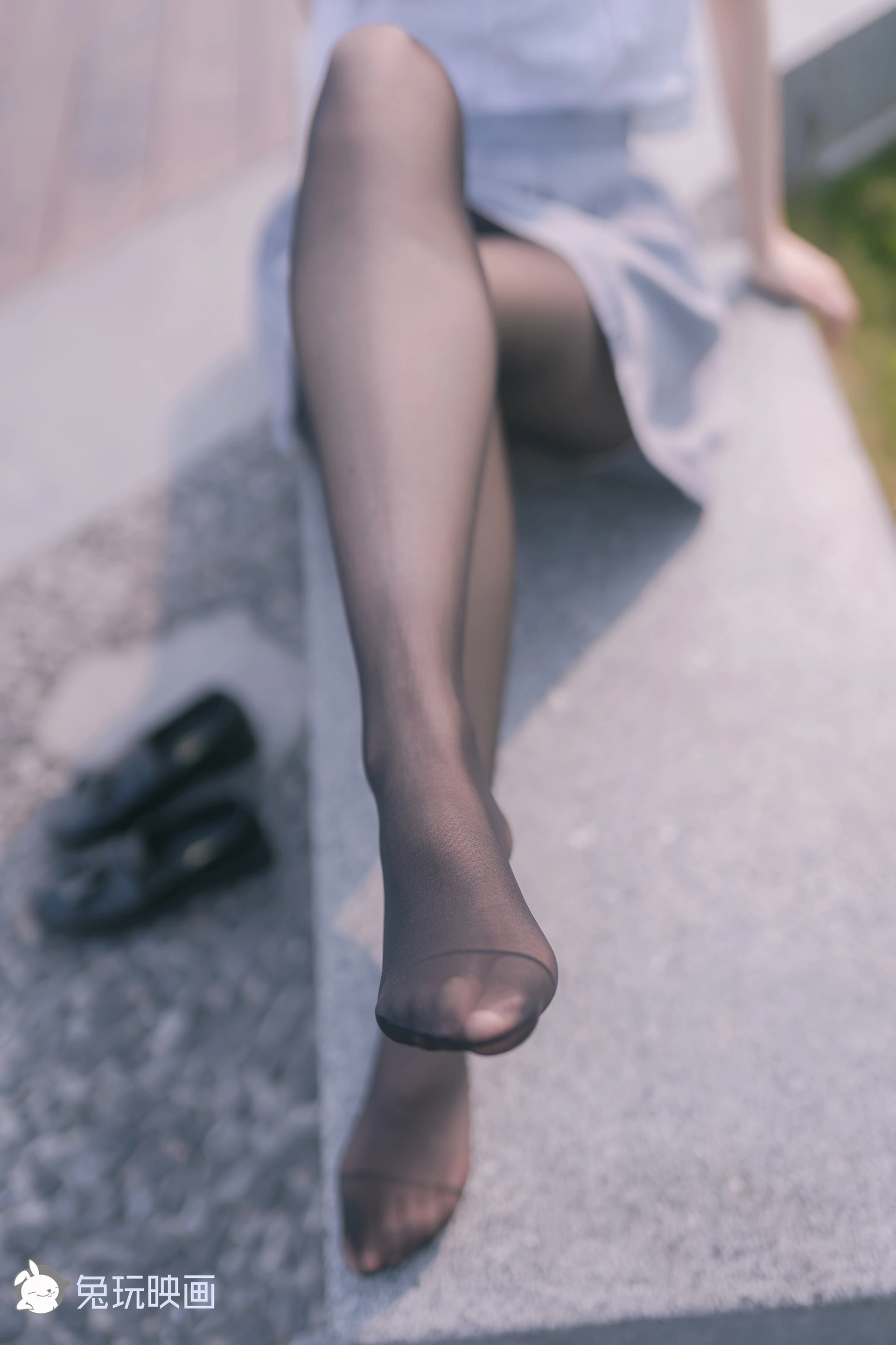 C00.003 河边的黑丝 [42P-89MB]