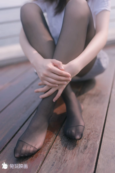 C00.003 河边的黑丝 [42P-89MB]