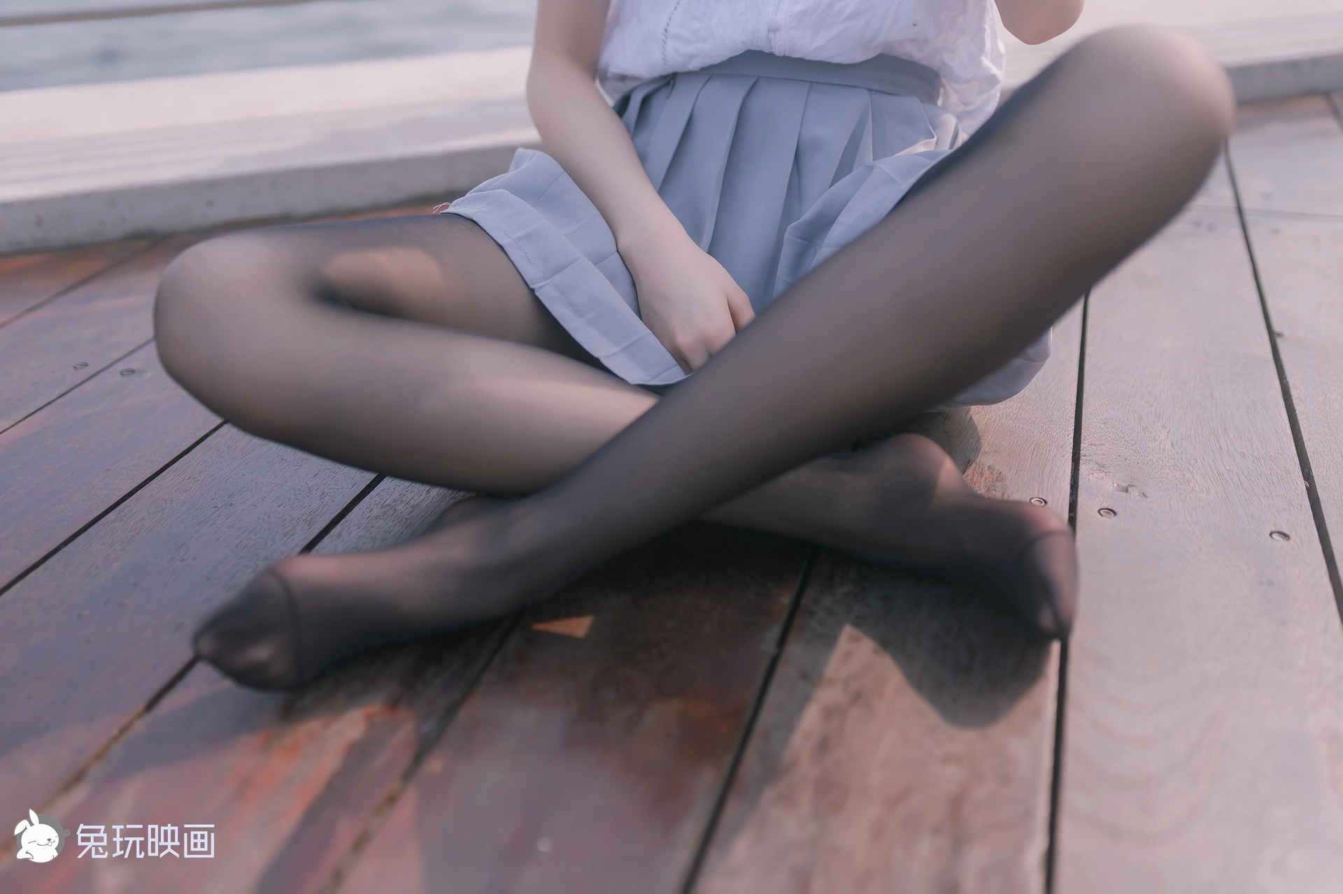 C00.003 河边的黑丝 [42P-89MB]