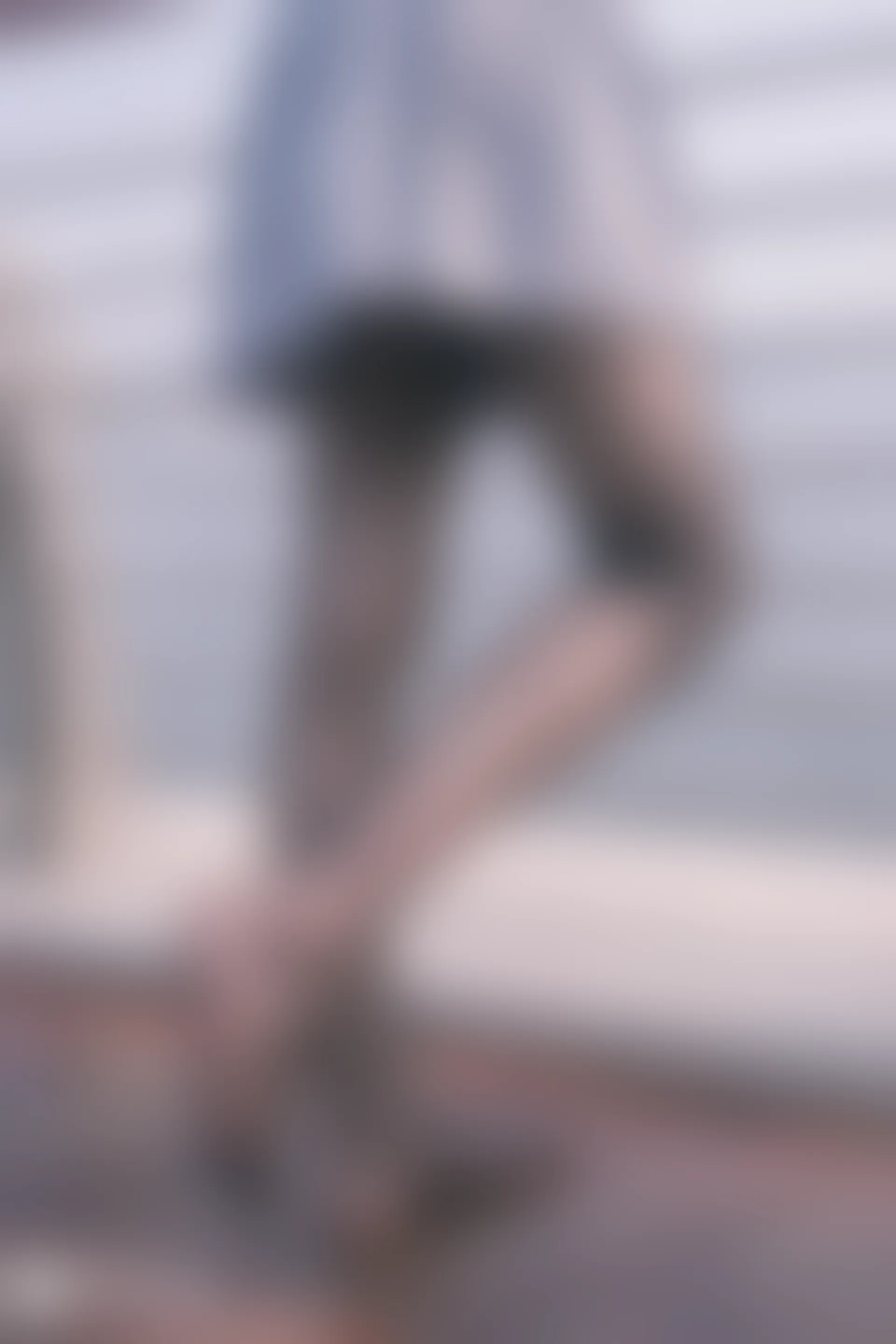 C00.003 河边的黑丝 [42P-89MB]