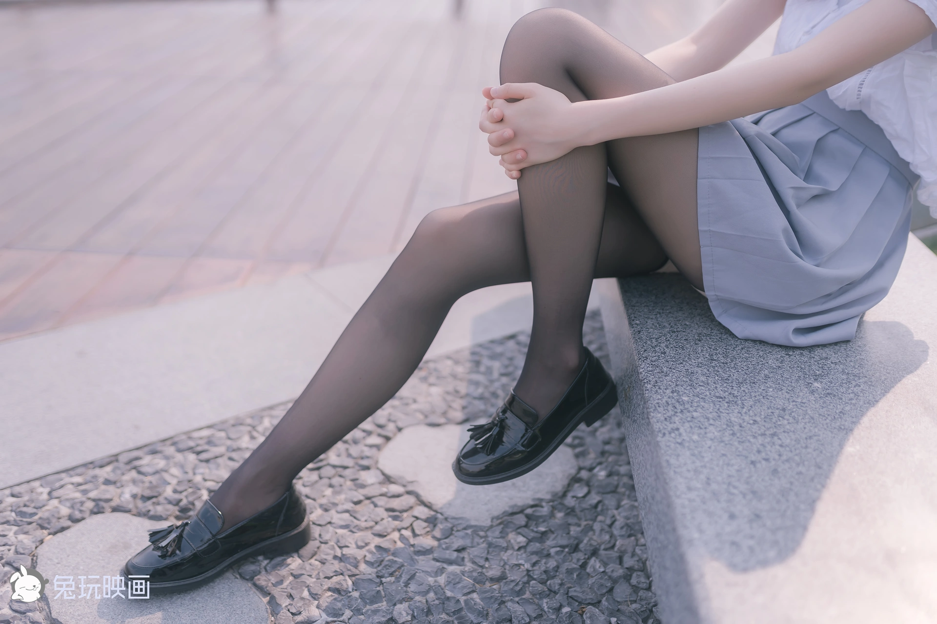 C00.003 河边的黑丝 [42P-89MB]