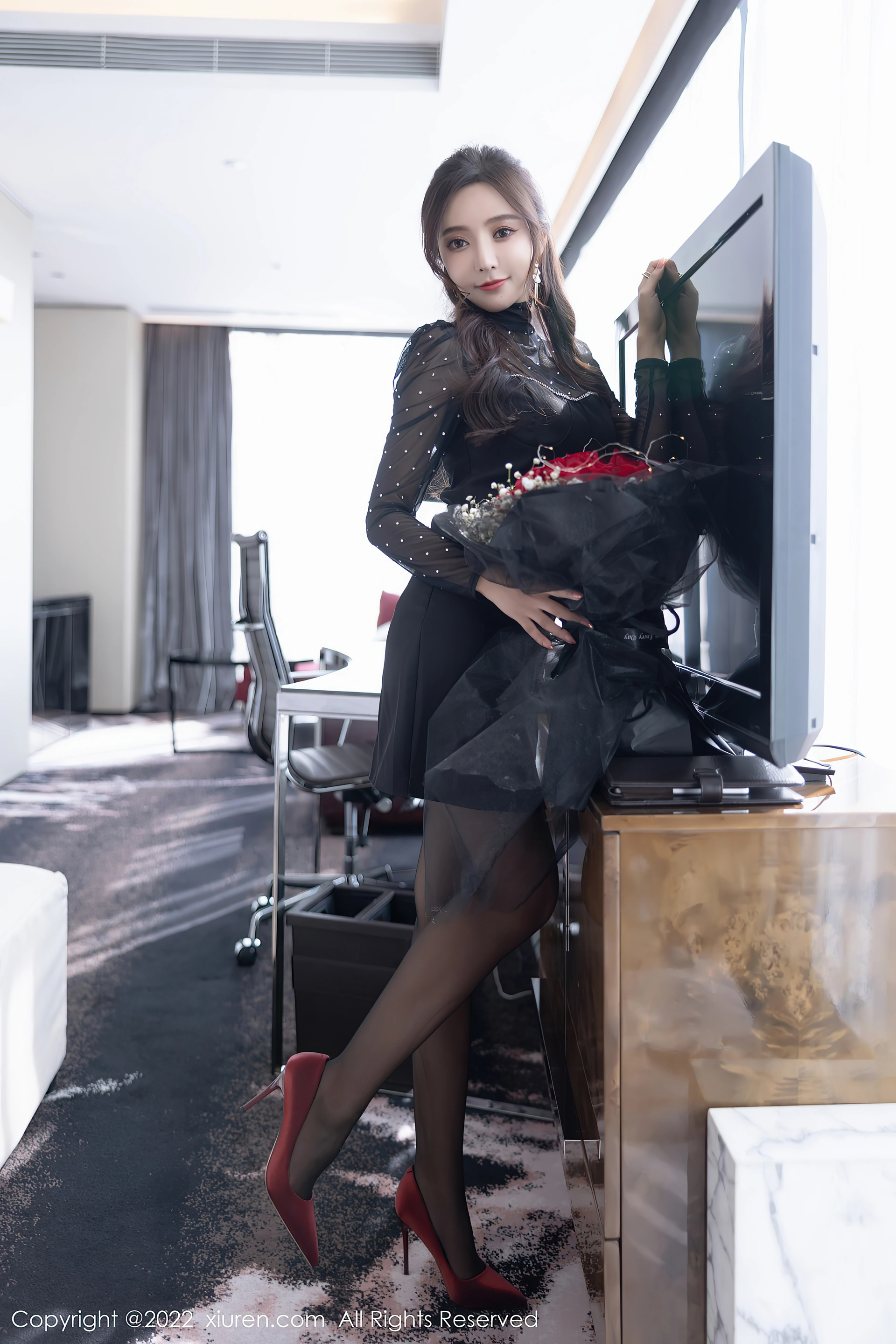 XiuRen秀人网 2022.02.11 No.4574 王馨瑶yanni 黑丝美腿[65+1P 573MB]