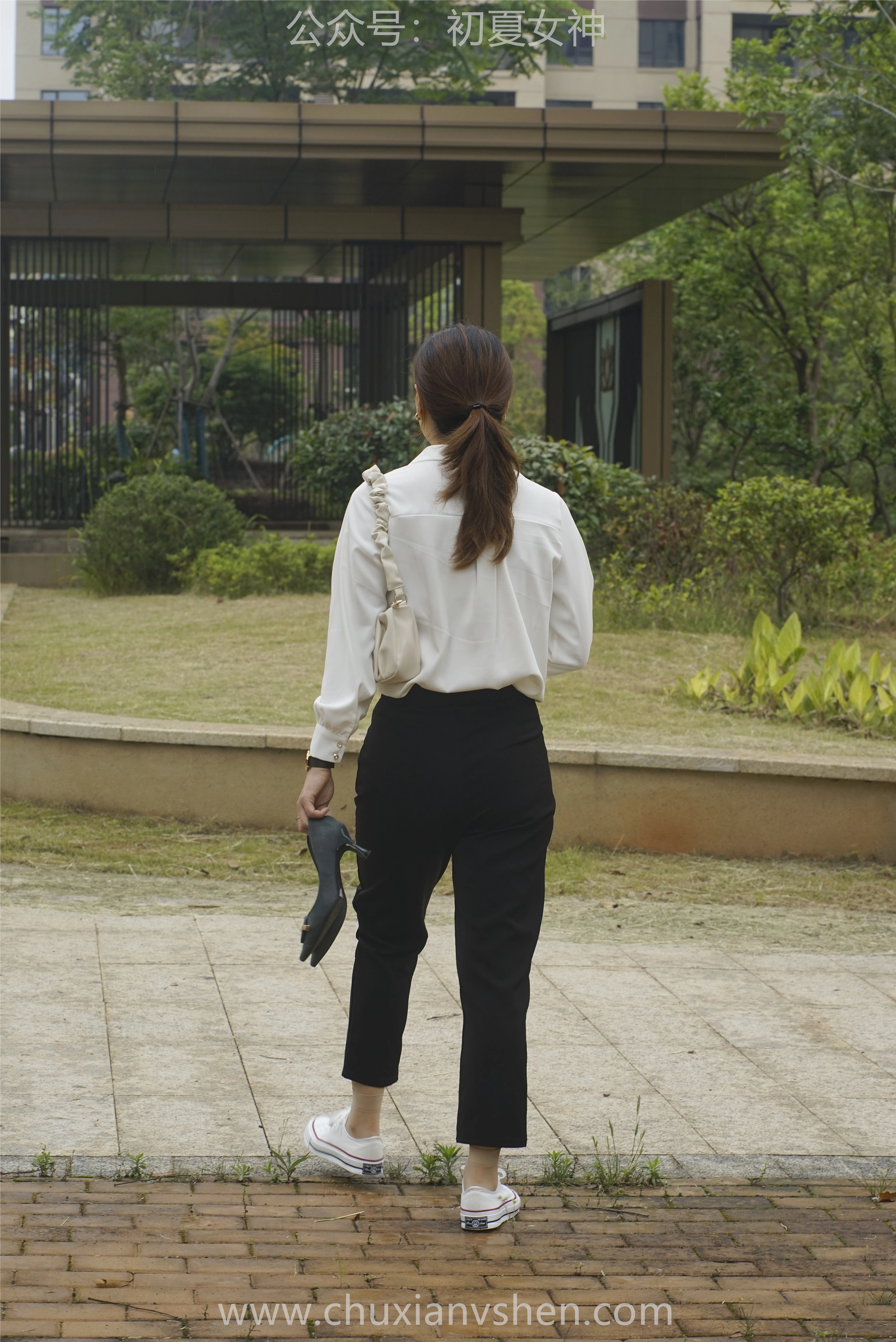 初夏女神 NO.060 小悦悦 职场小白[129P+1V／5.48GB]