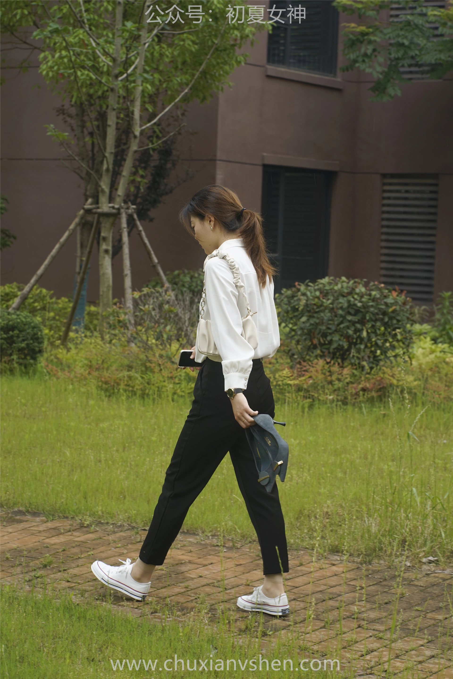 初夏女神 NO.060 小悦悦 职场小白[129P+1V／5.48GB]