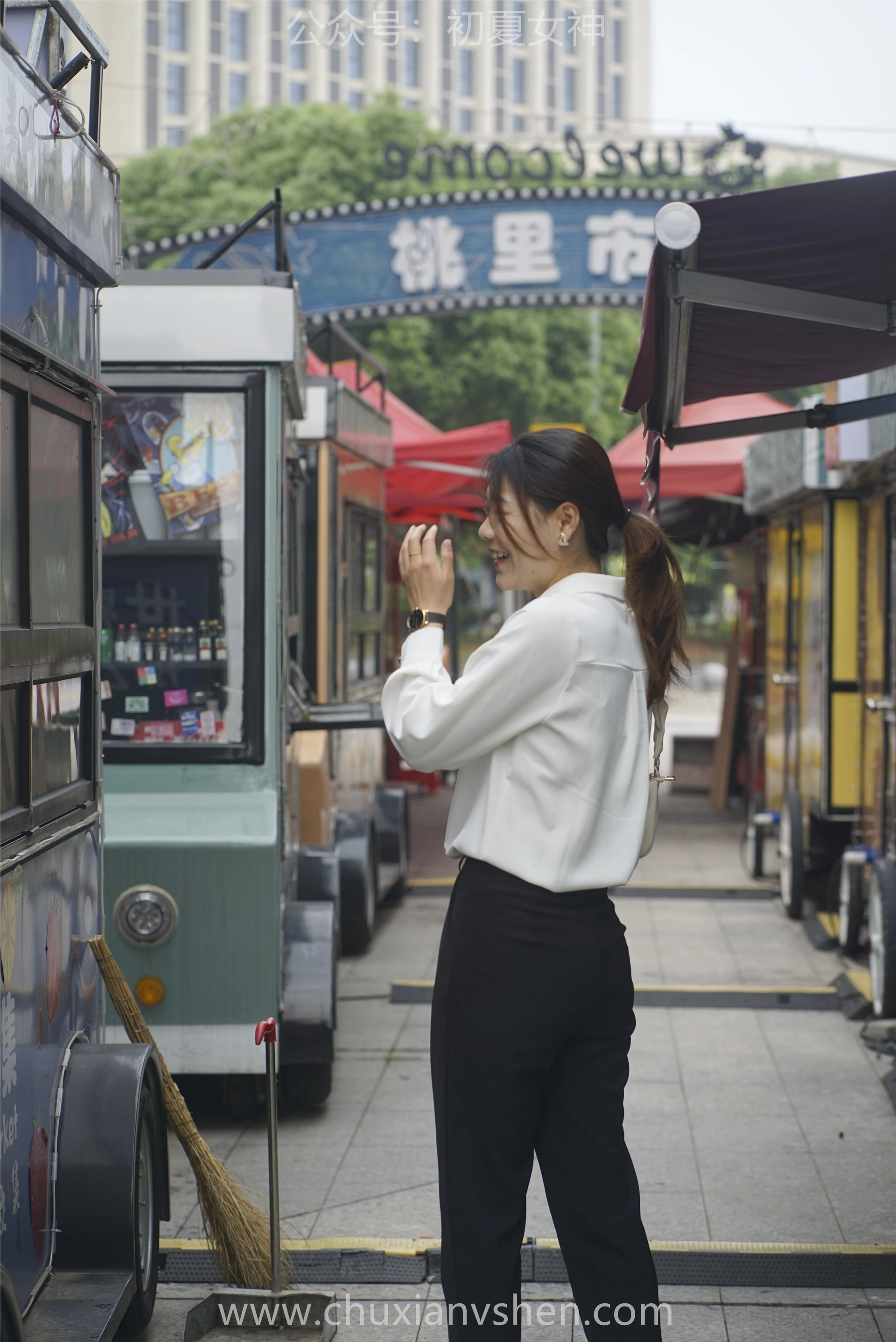 初夏女神 NO.060 小悦悦 职场小白[129P+1V／5.48GB]