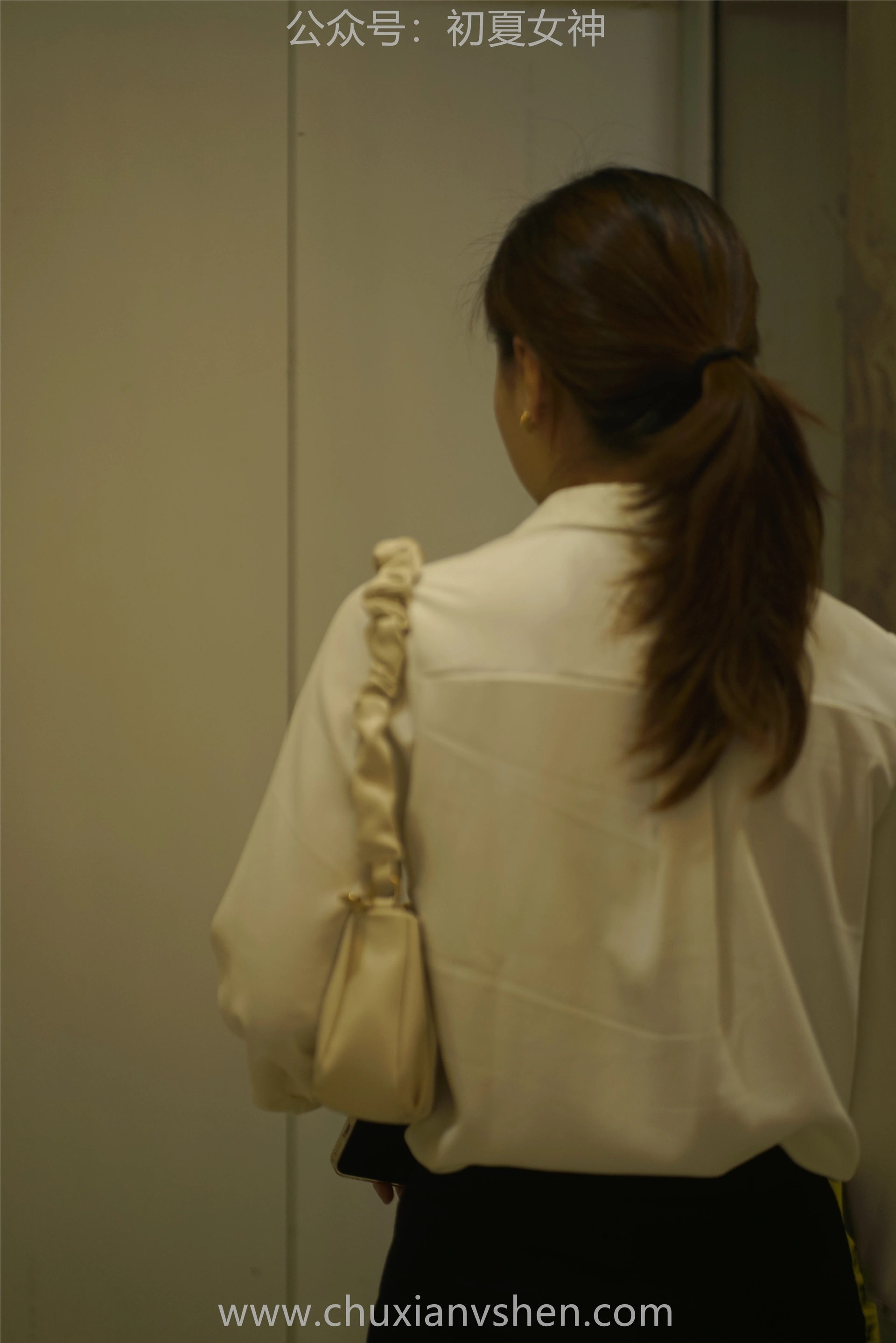 初夏女神 NO.060 小悦悦 职场小白[129P+1V／5.48GB]