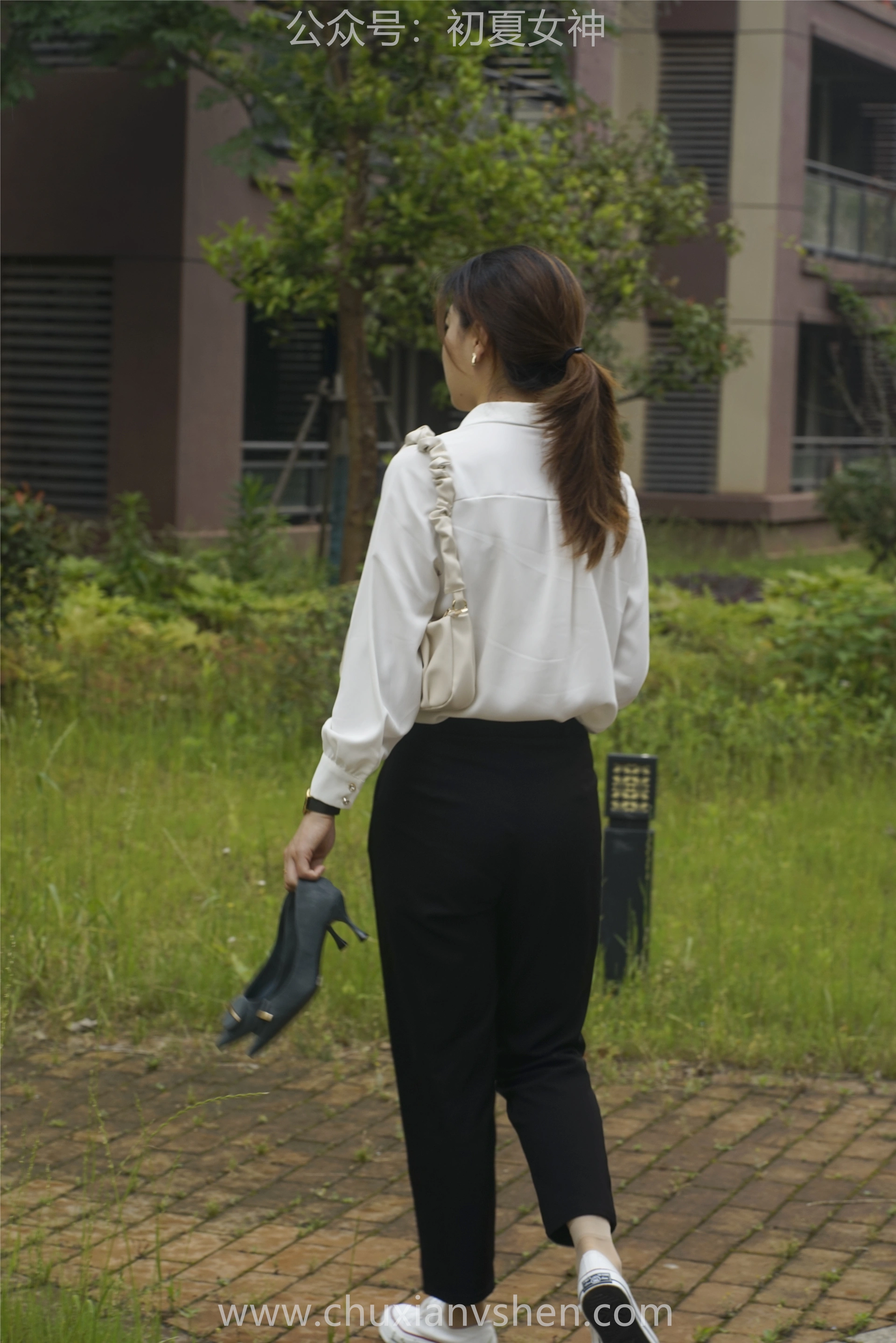 初夏女神 NO.060 小悦悦 职场小白[129P+1V／5.48GB]