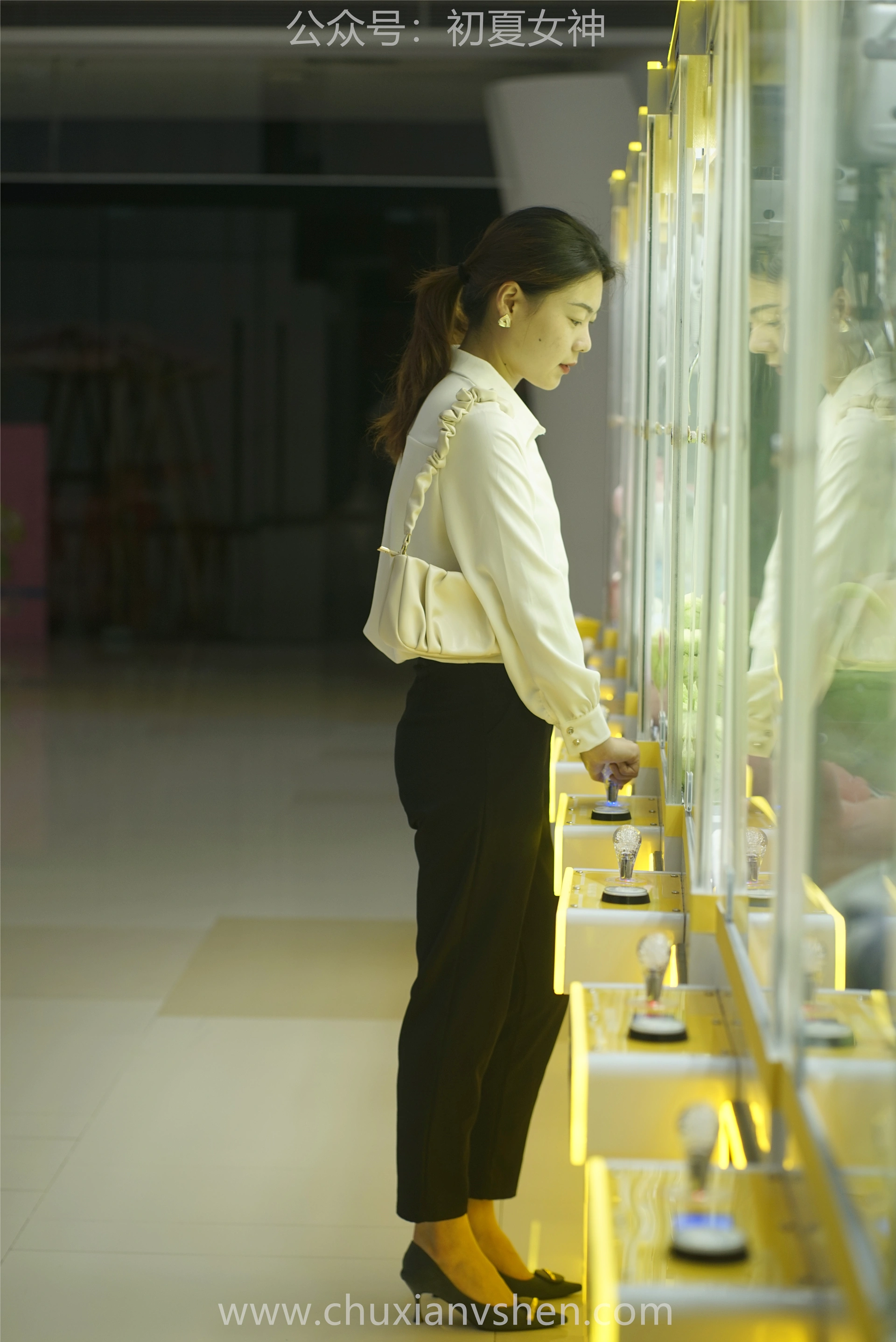 初夏女神 NO.060 小悦悦 职场小白[129P+1V／5.48GB]