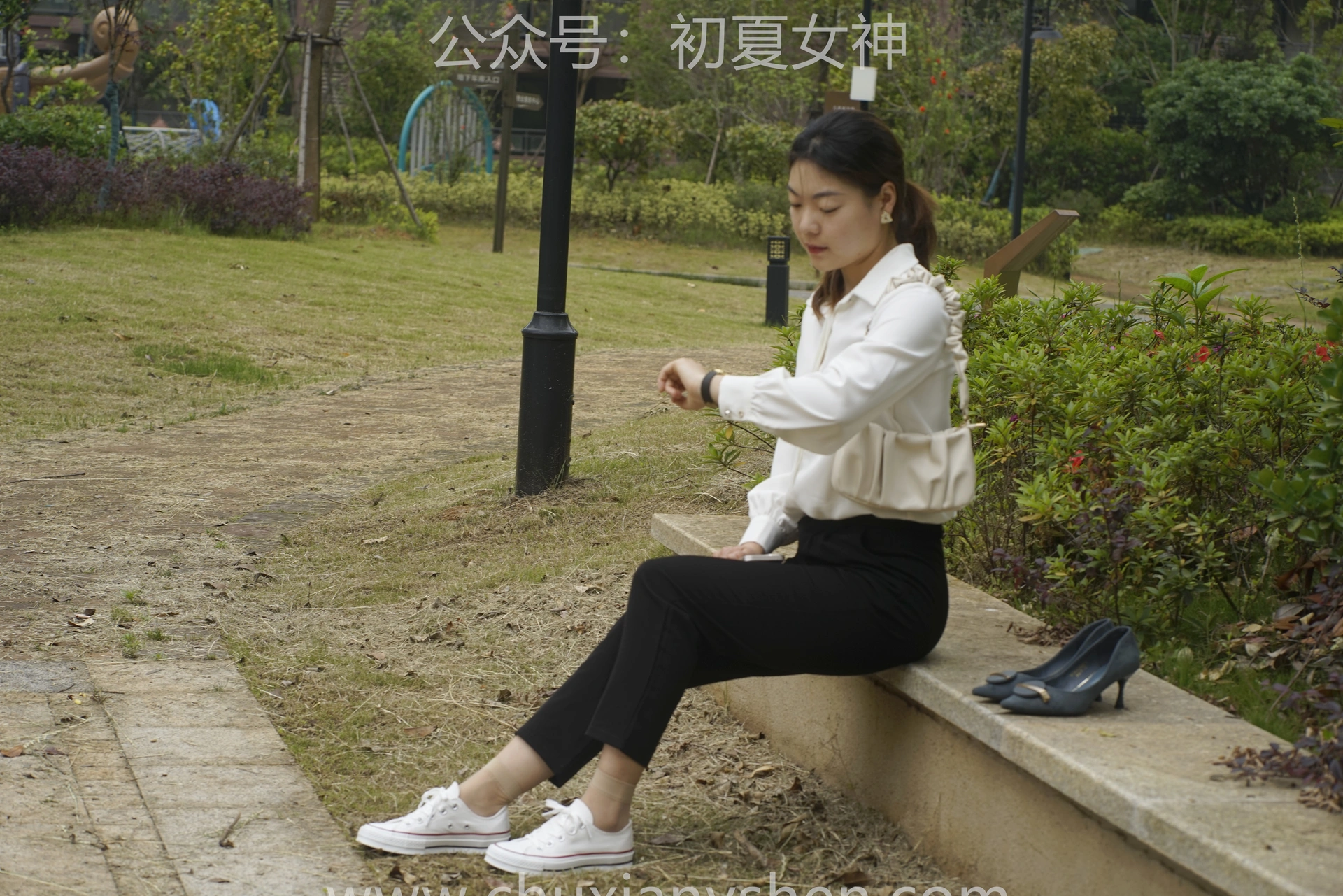 初夏女神 NO.060 小悦悦 职场小白[129P+1V／5.48GB]
