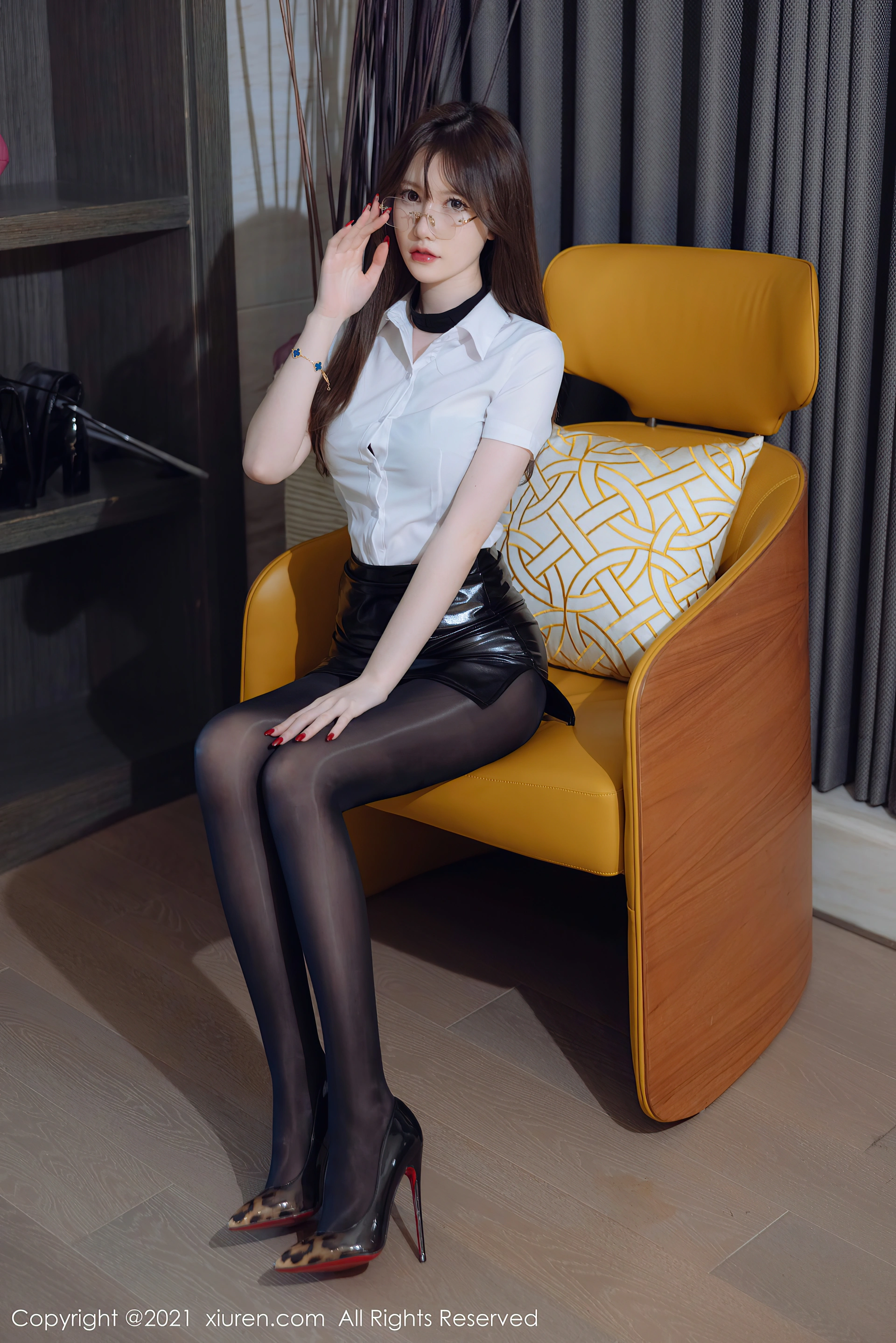 XiuRen秀人网 2021.12.28 No.4395 美桃酱 黑丝清纯[51+1P 517MB]