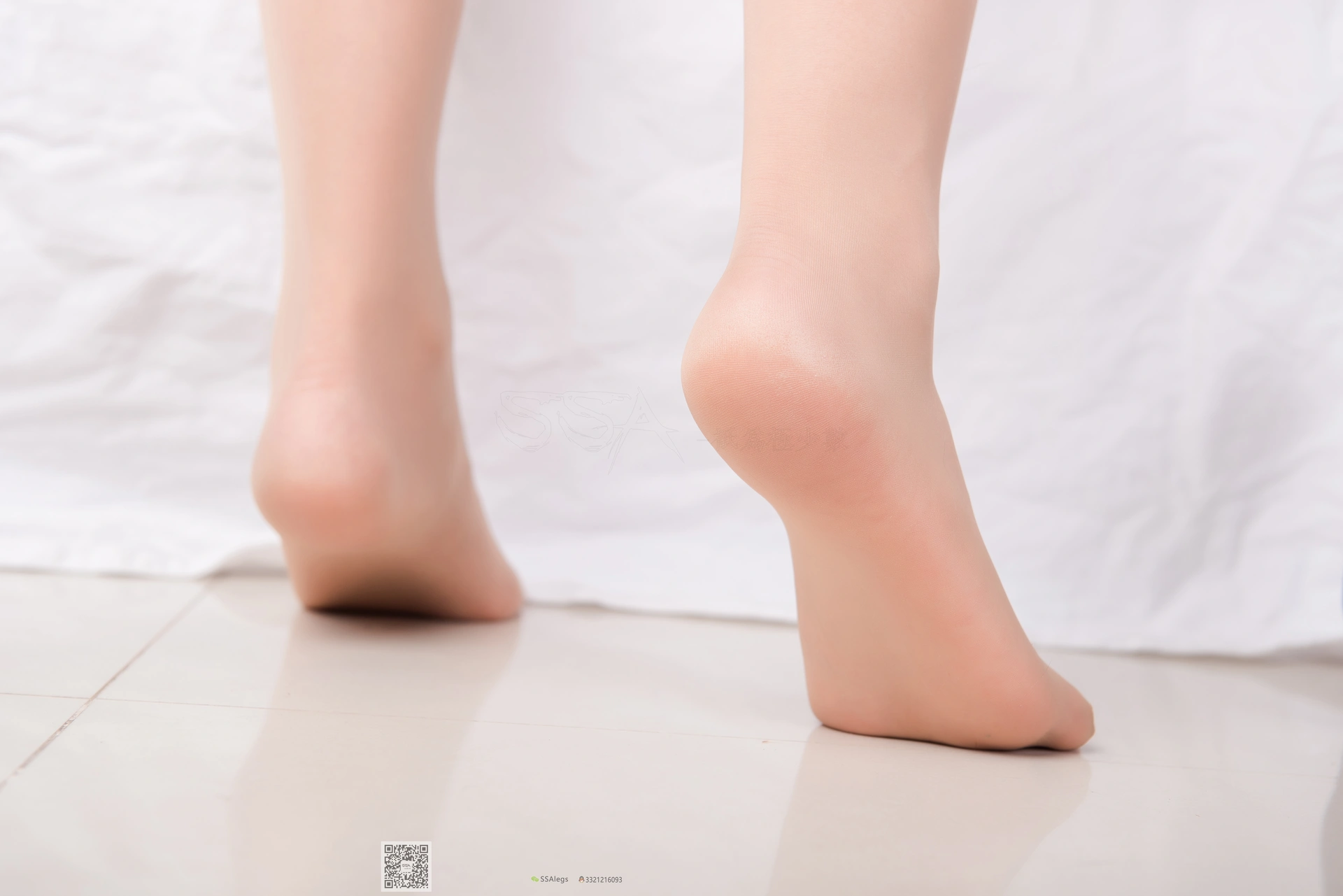 SSA丝社 超清写真 NO.026 芷沫 混血美女的进口油亮咖啡色丝袜初体验[99P-944MB]