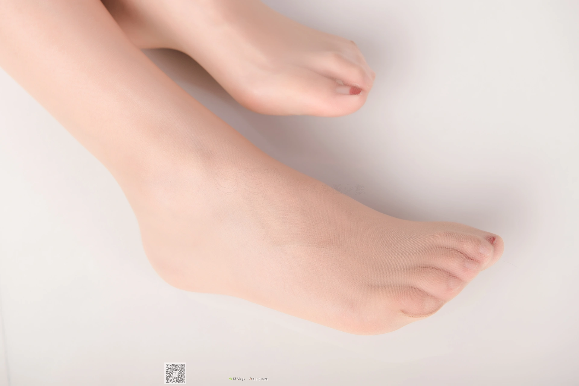 SSA丝社 超清写真 NO.026 芷沫 混血美女的进口油亮咖啡色丝袜初体验[99P-944MB]
