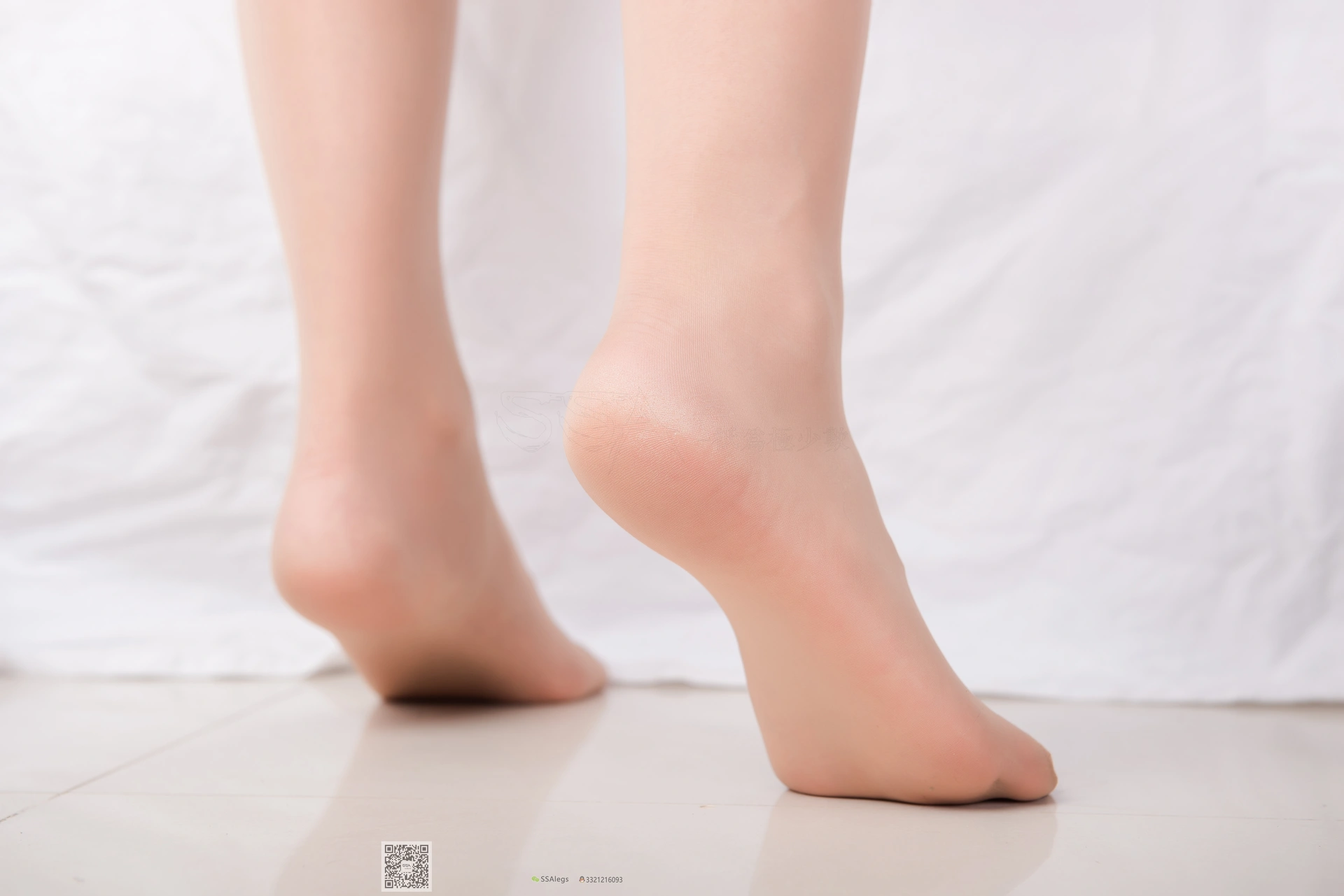 SSA丝社 超清写真 NO.026 芷沫 混血美女的进口油亮咖啡色丝袜初体验[99P-944MB]