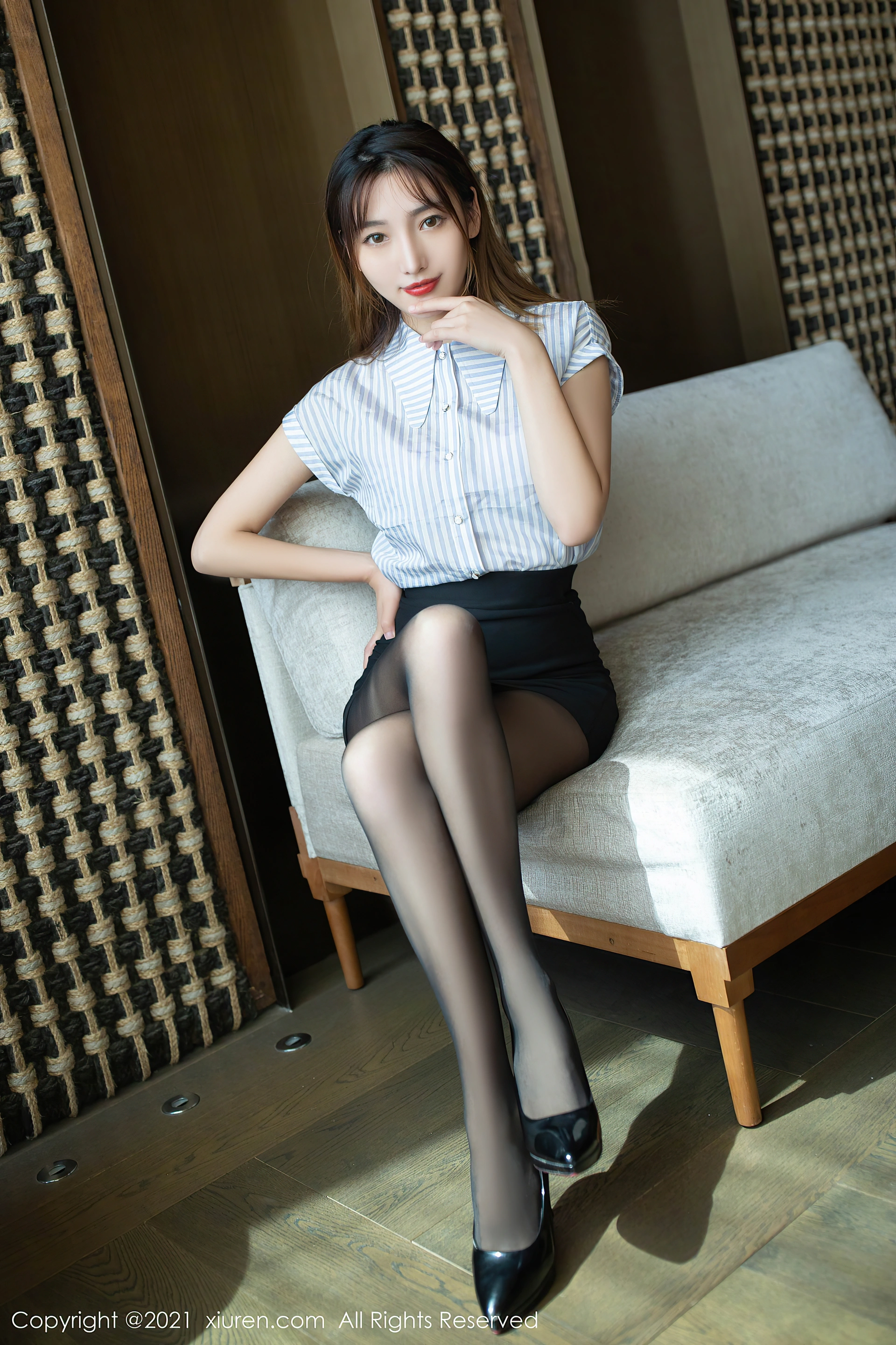 XiuRen秀人网 2021.12.09 No.4321 陆萱萱 性感美腿[96+1P 975MB]